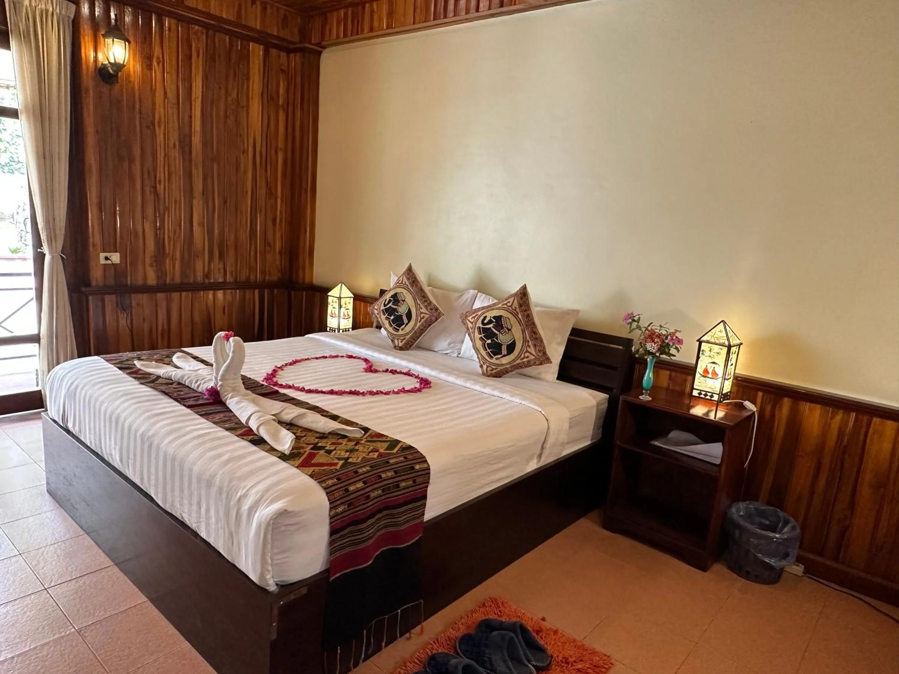 Bed in Villa Alounsavath Mekong Riverside
