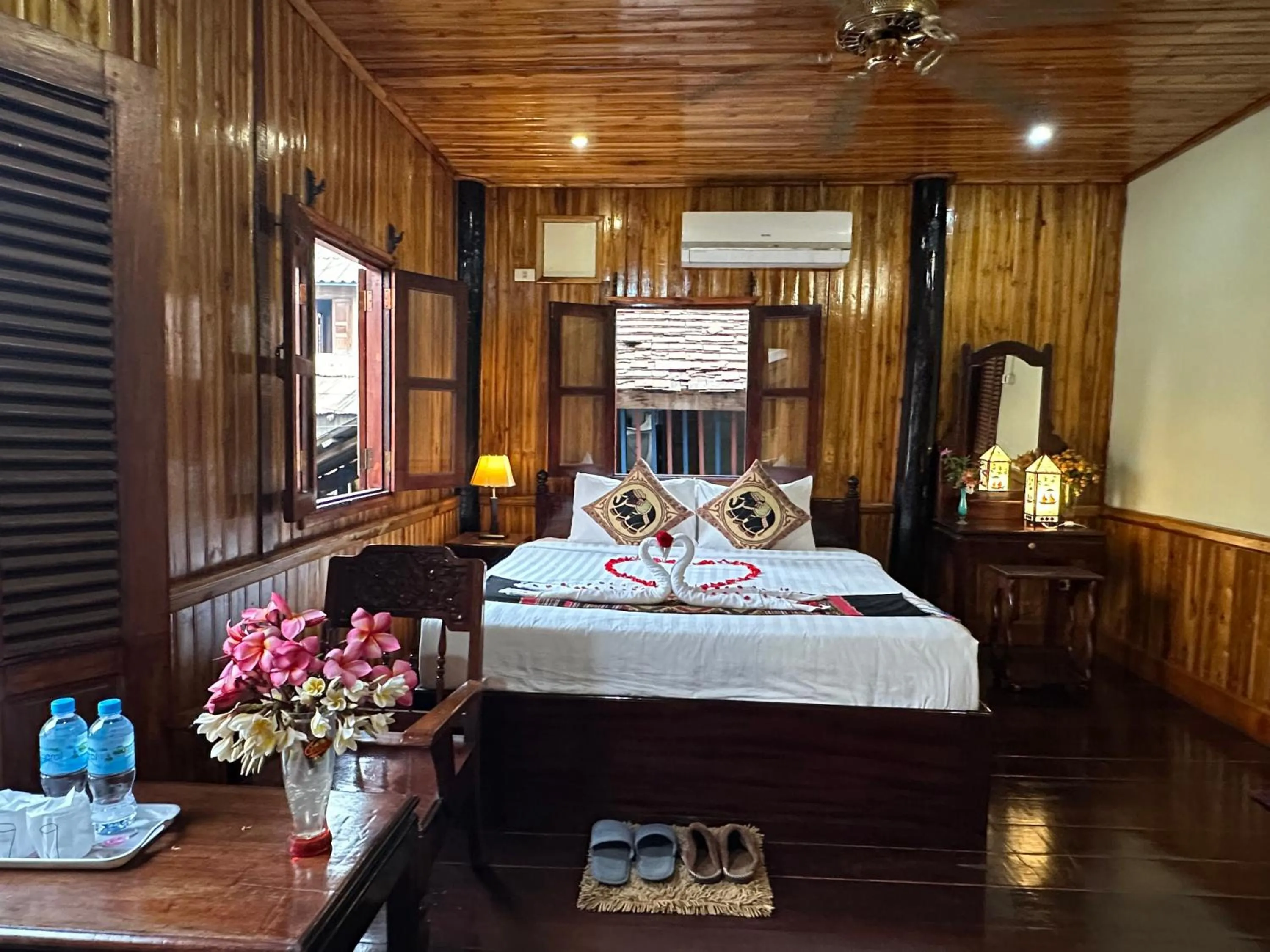Bed in Villa Alounsavath Mekong Riverside