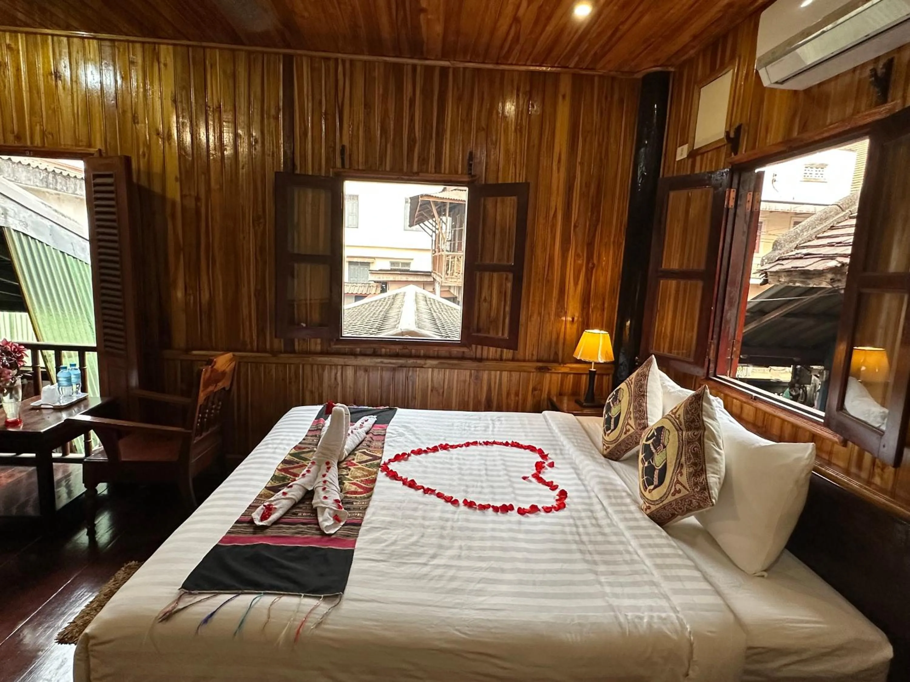 Bed in Villa Alounsavath Mekong Riverside