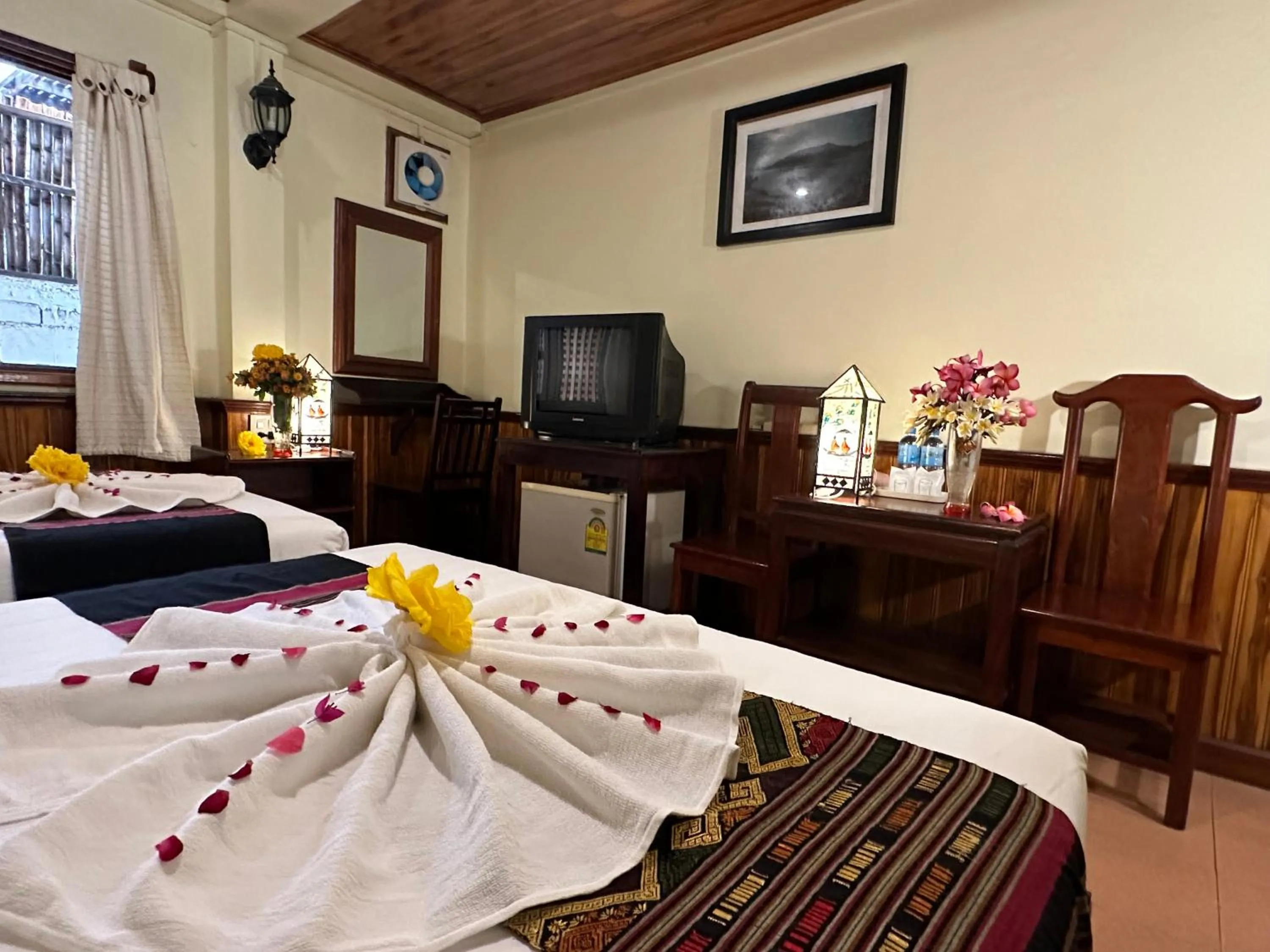 Communal lounge/ TV room in Villa Alounsavath Mekong Riverside