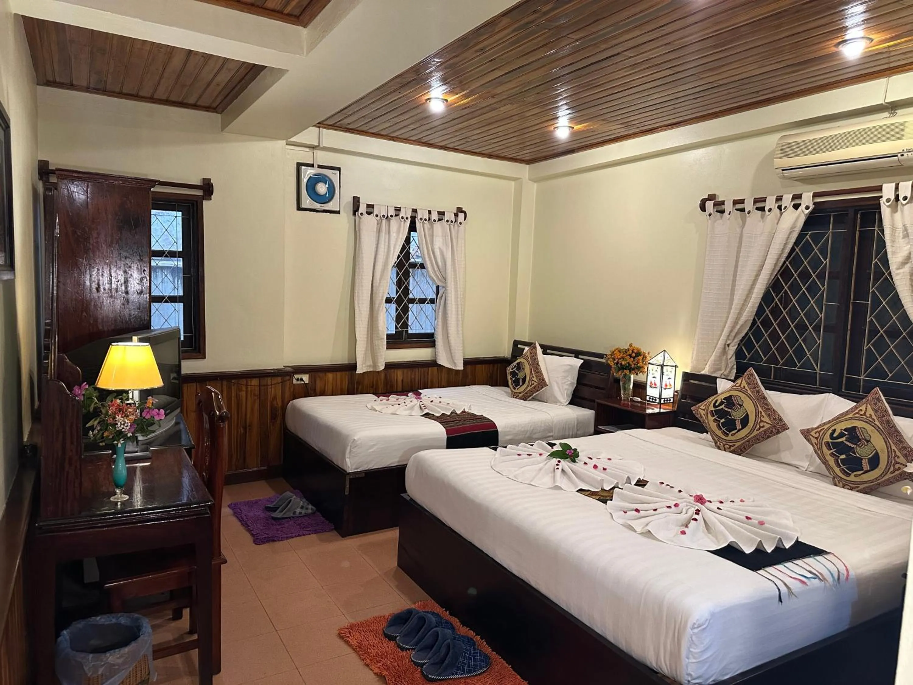 Bed in Villa Alounsavath Mekong Riverside