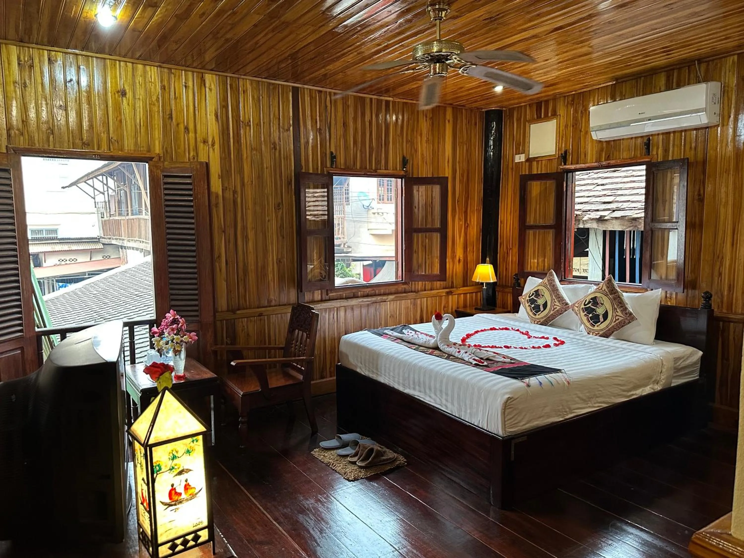 Photo of the whole room, Bed in Villa Alounsavath Mekong Riverside