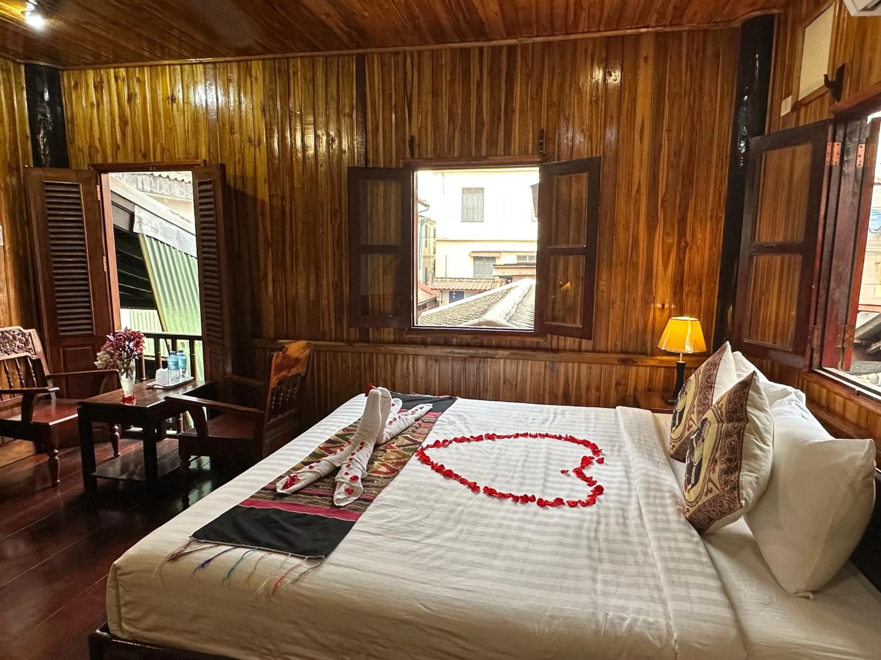 Bed in Villa Alounsavath Mekong Riverside