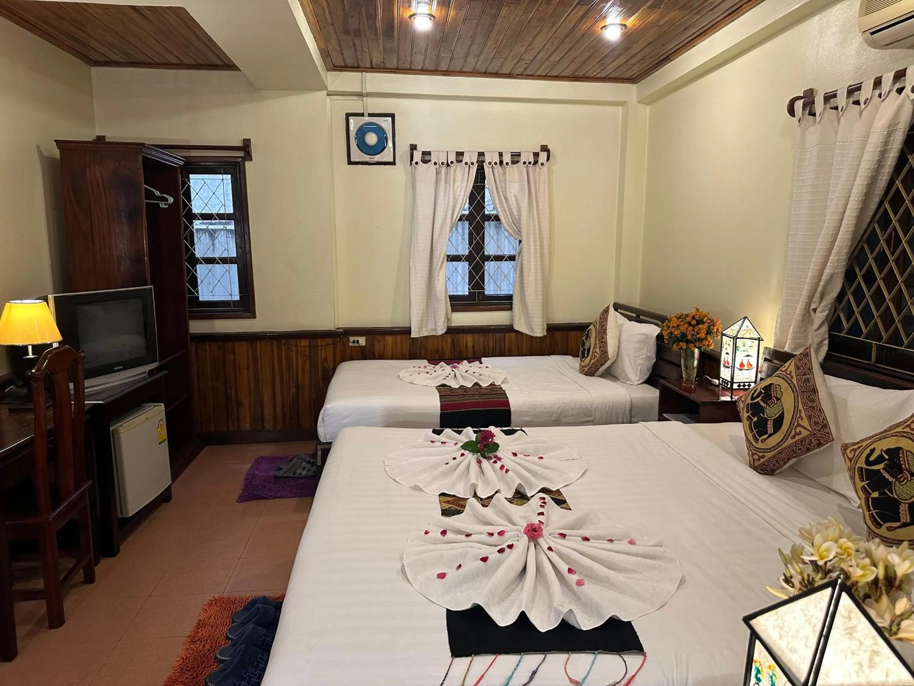 Bed in Villa Alounsavath Mekong Riverside