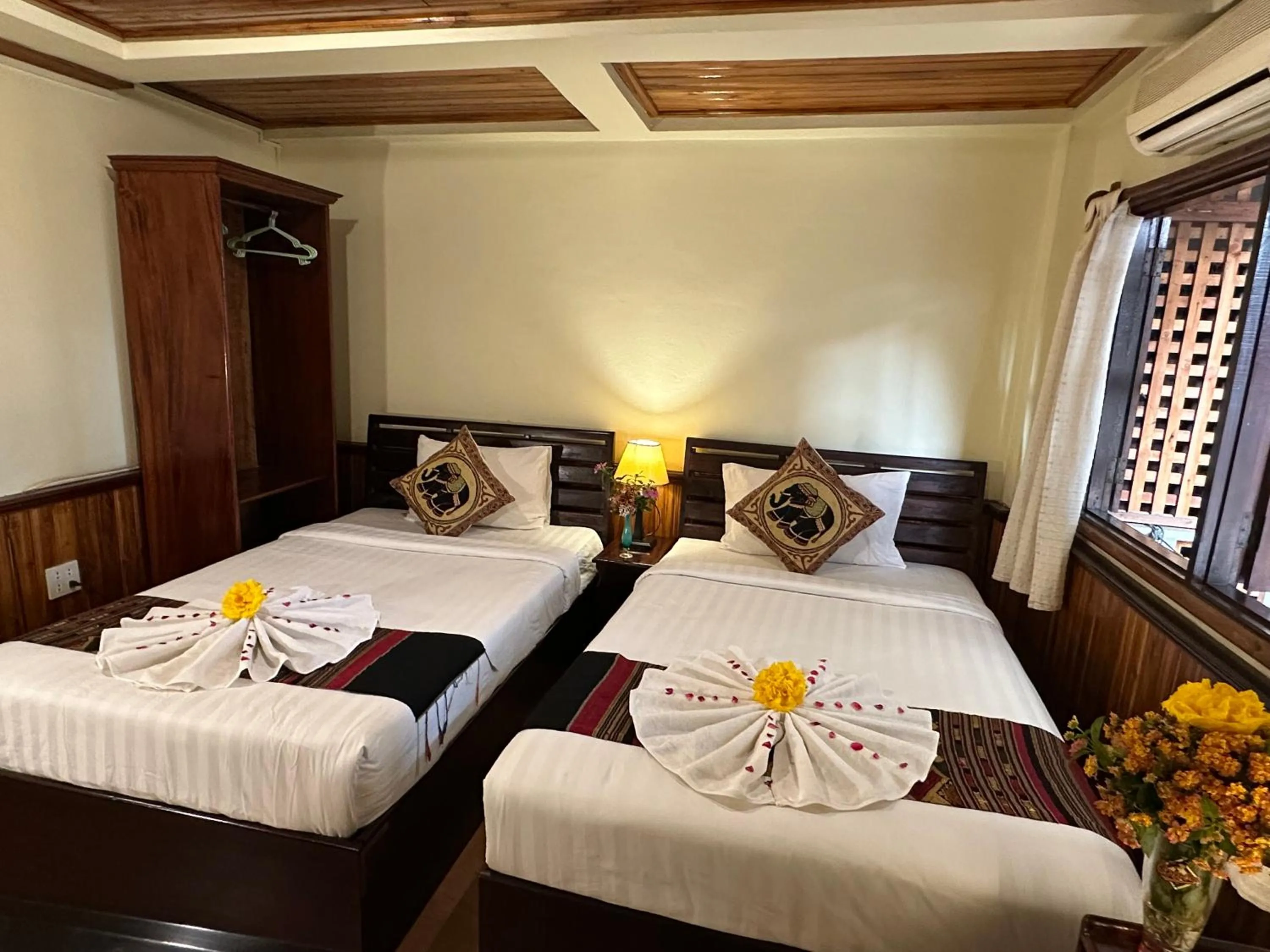 Bed in Villa Alounsavath Mekong Riverside