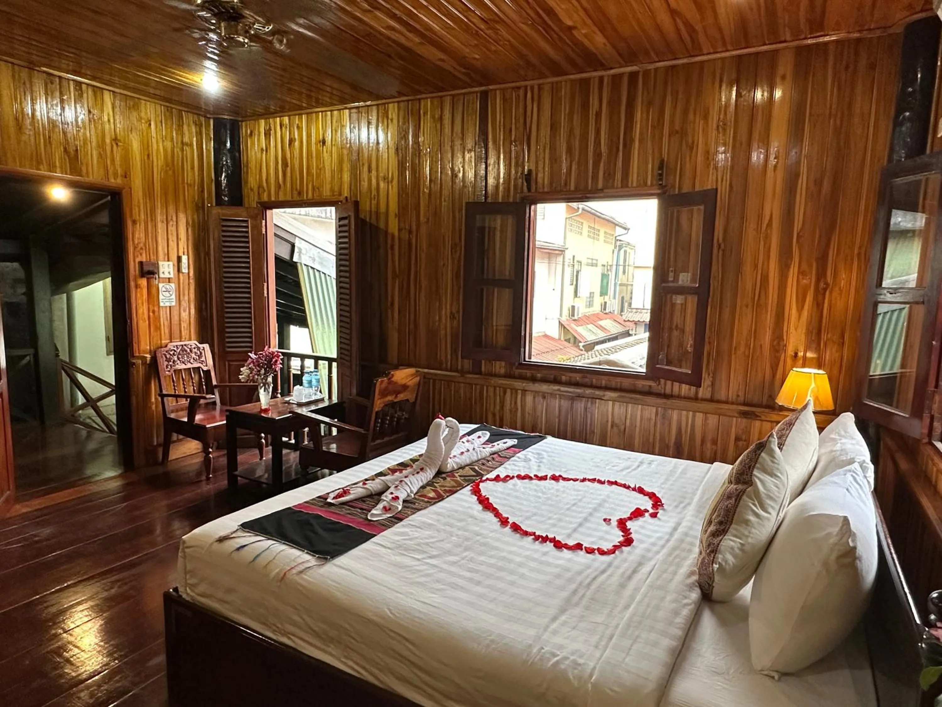 Bed in Villa Alounsavath Mekong Riverside