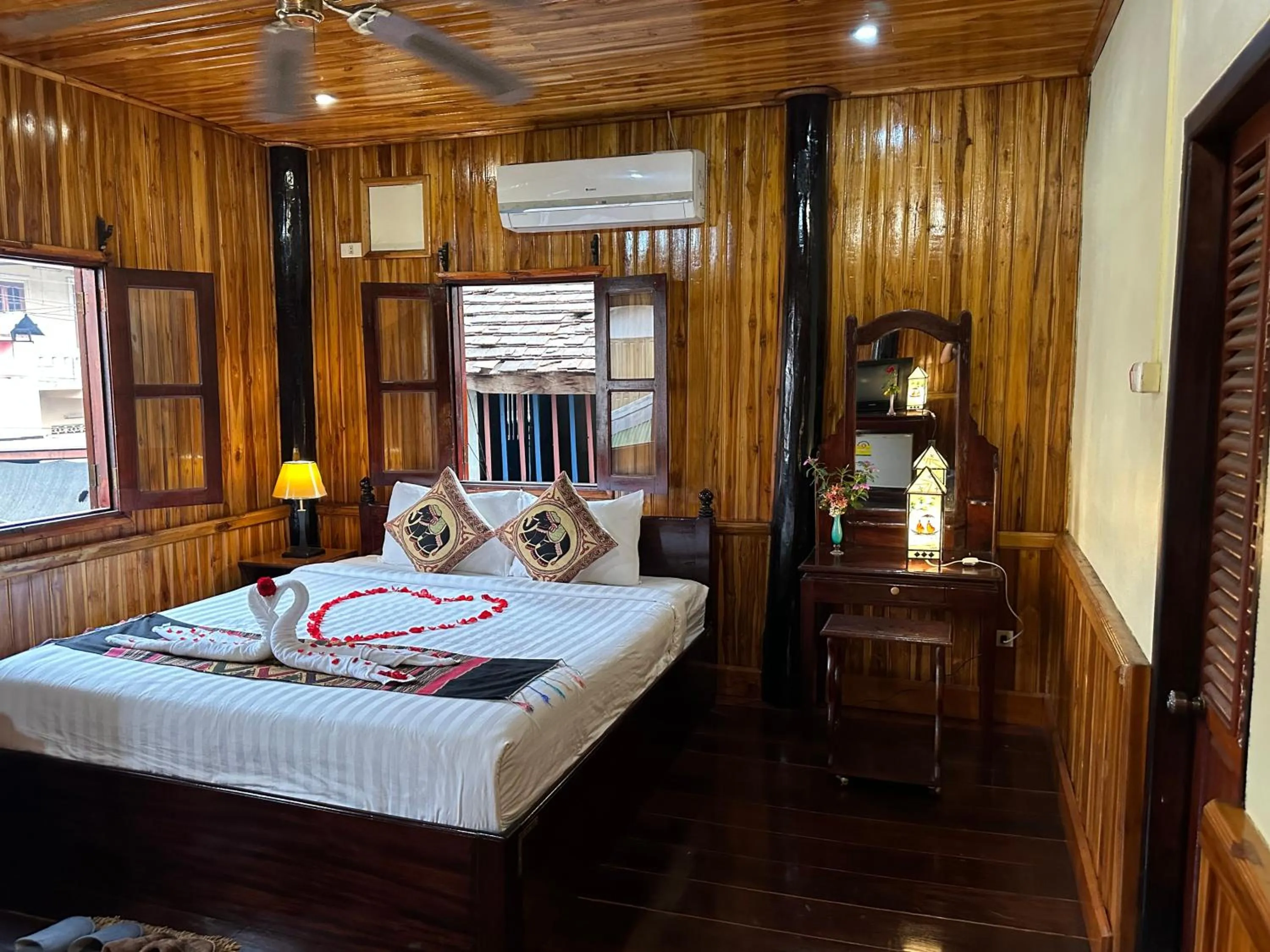 Bed in Villa Alounsavath Mekong Riverside