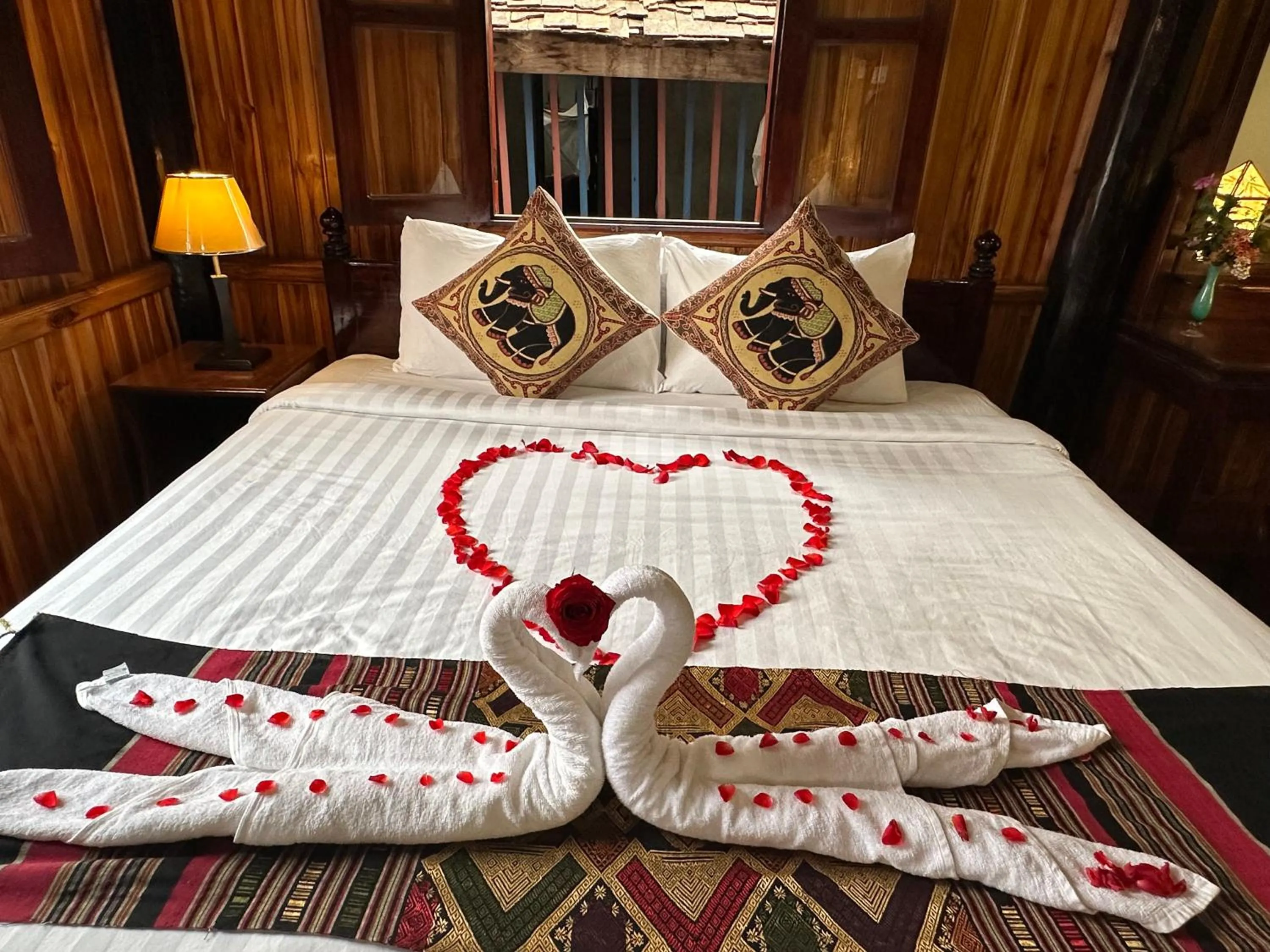 Bed in Villa Alounsavath Mekong Riverside