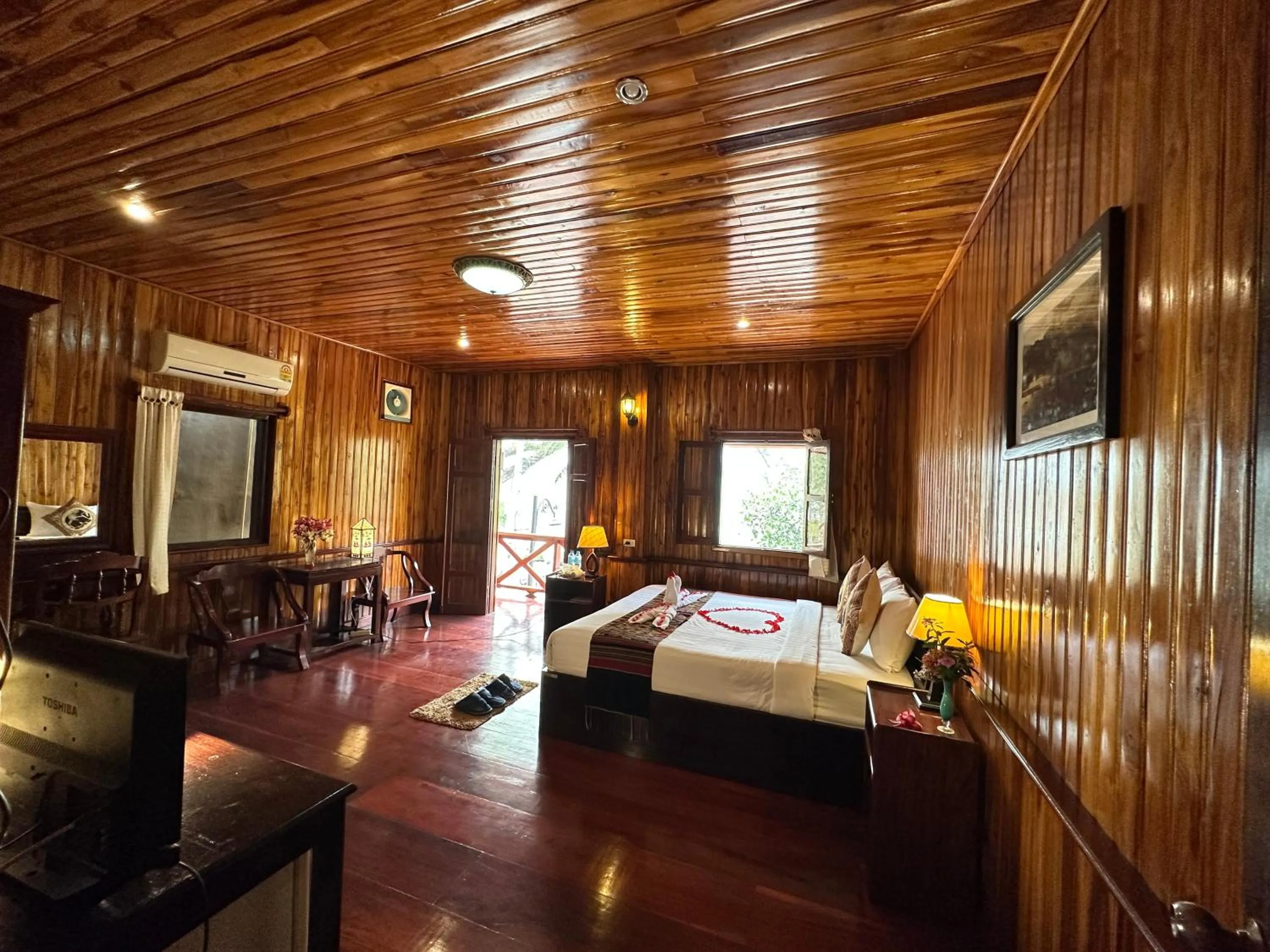 Communal lounge/ TV room, Bed in Villa Alounsavath Mekong Riverside