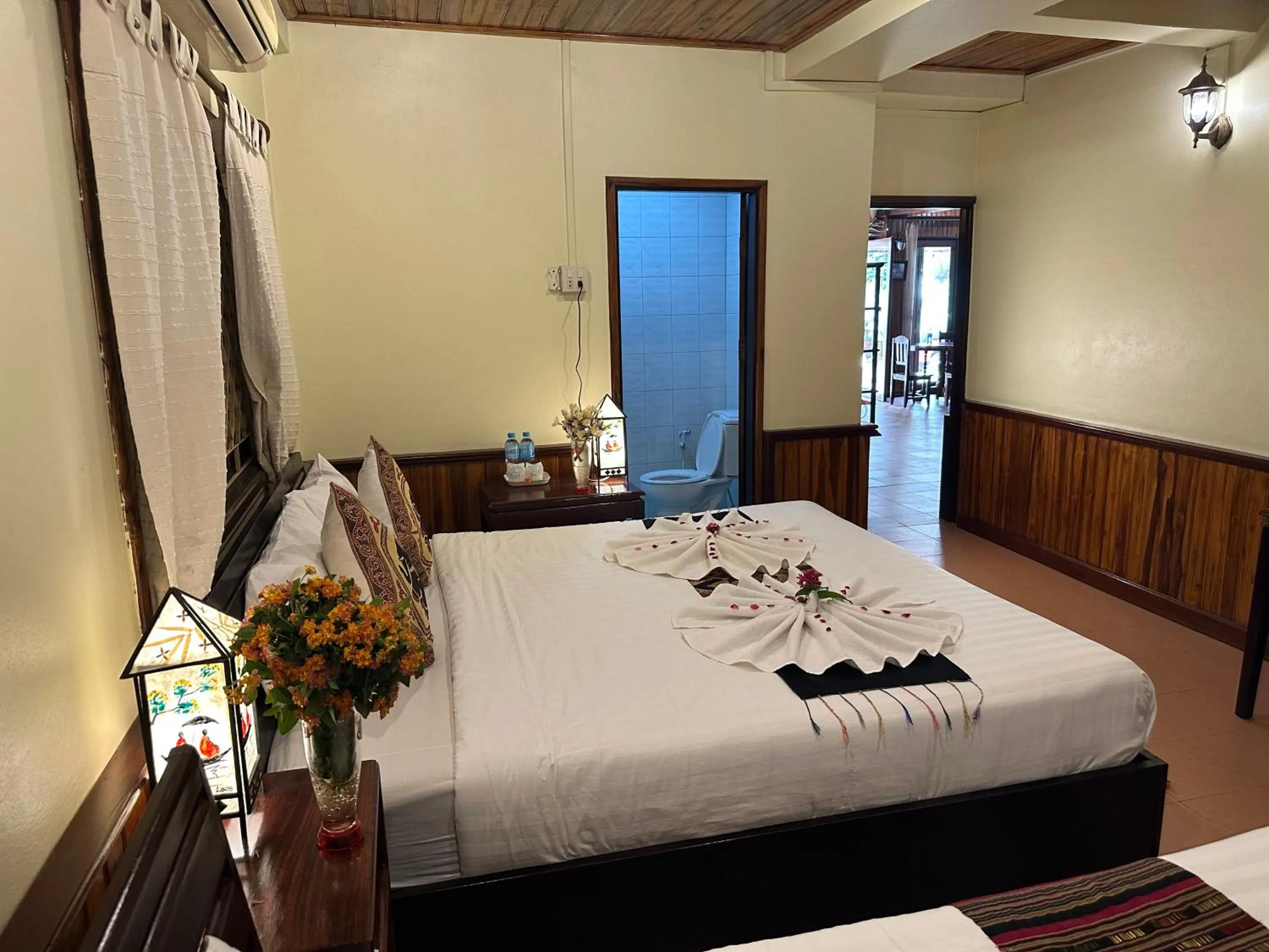 Bed in Villa Alounsavath Mekong Riverside