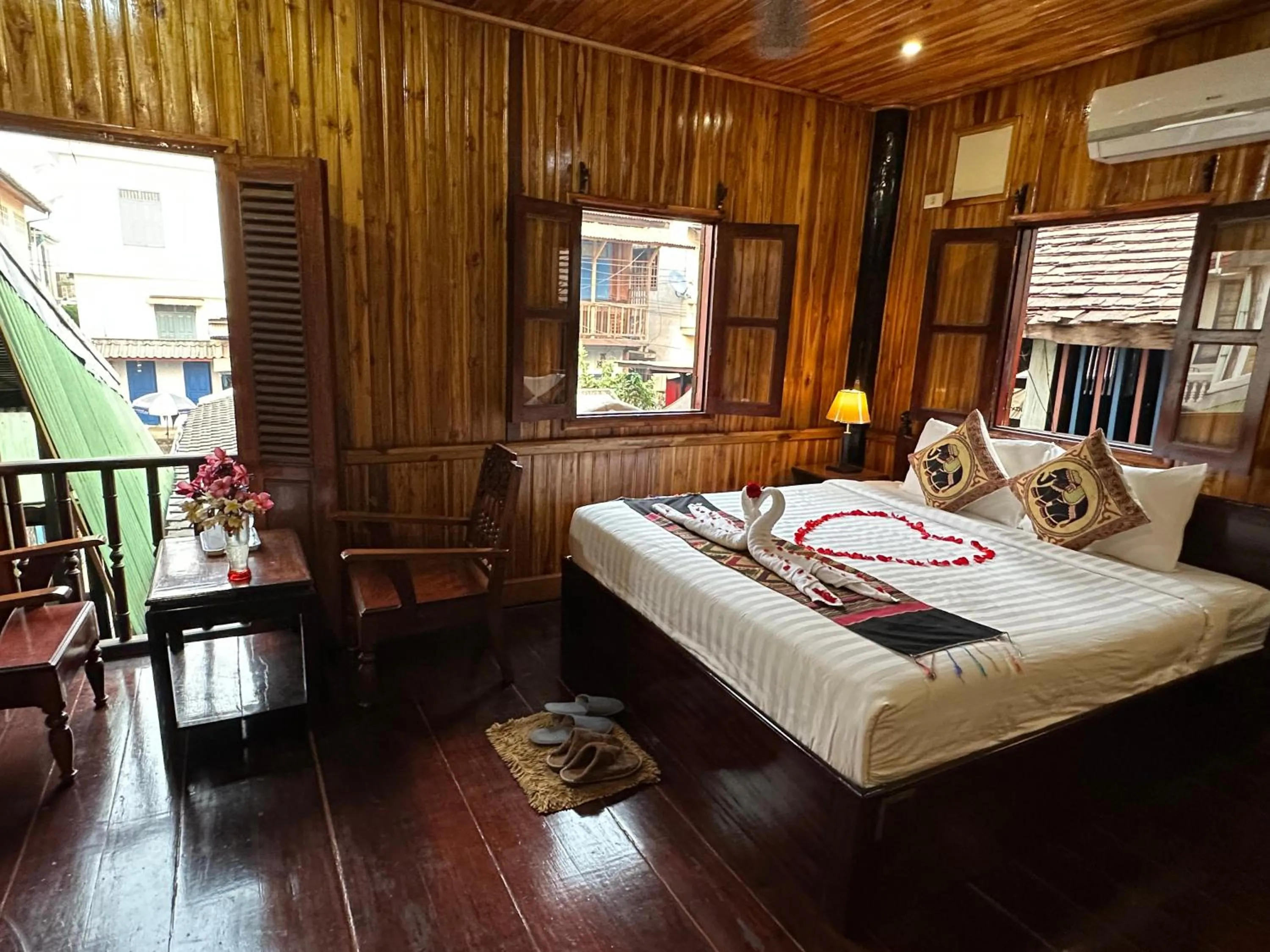 Bed in Villa Alounsavath Mekong Riverside