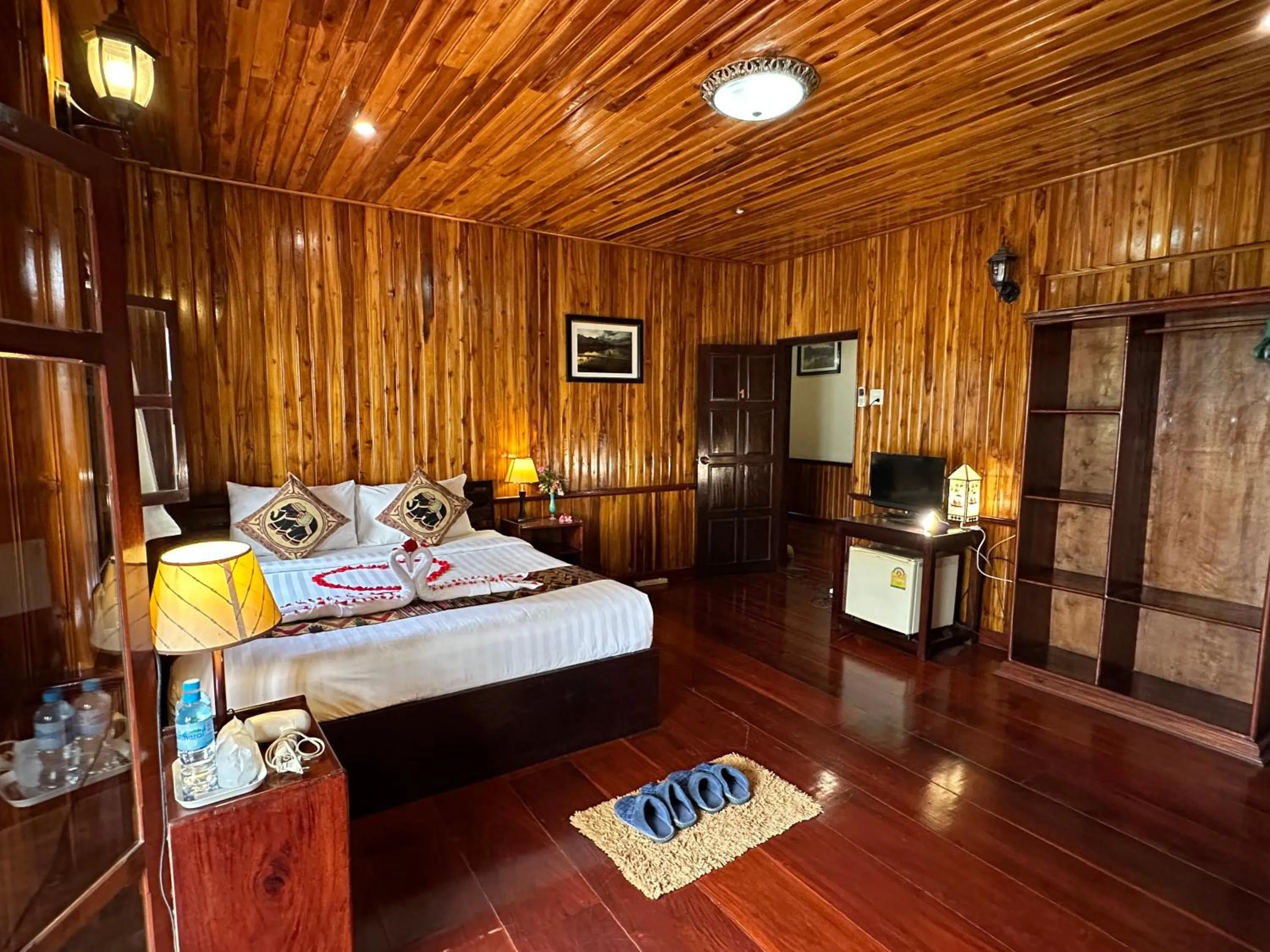 TV and multimedia, Bed in Villa Alounsavath Mekong Riverside