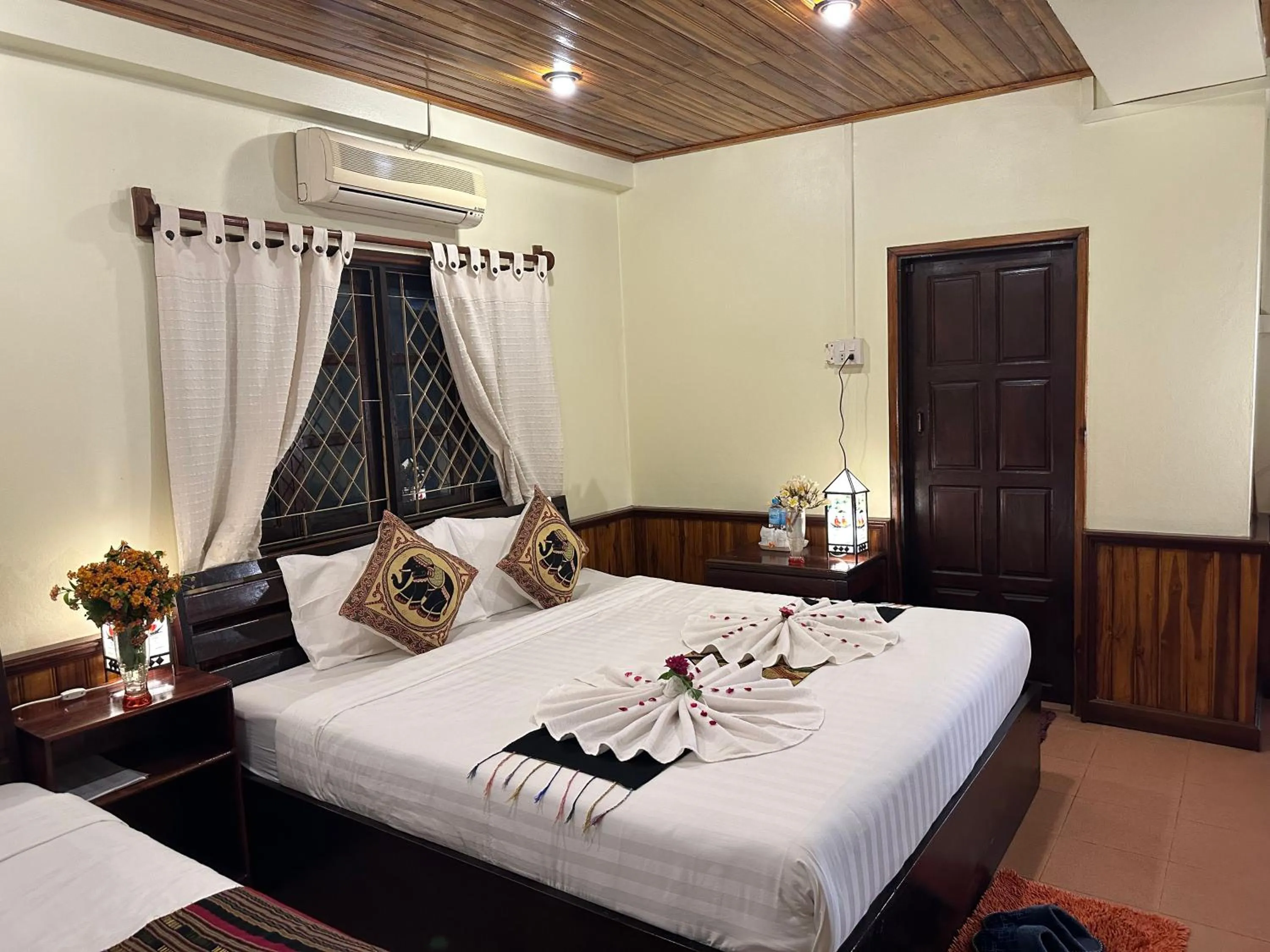 Bed in Villa Alounsavath Mekong Riverside