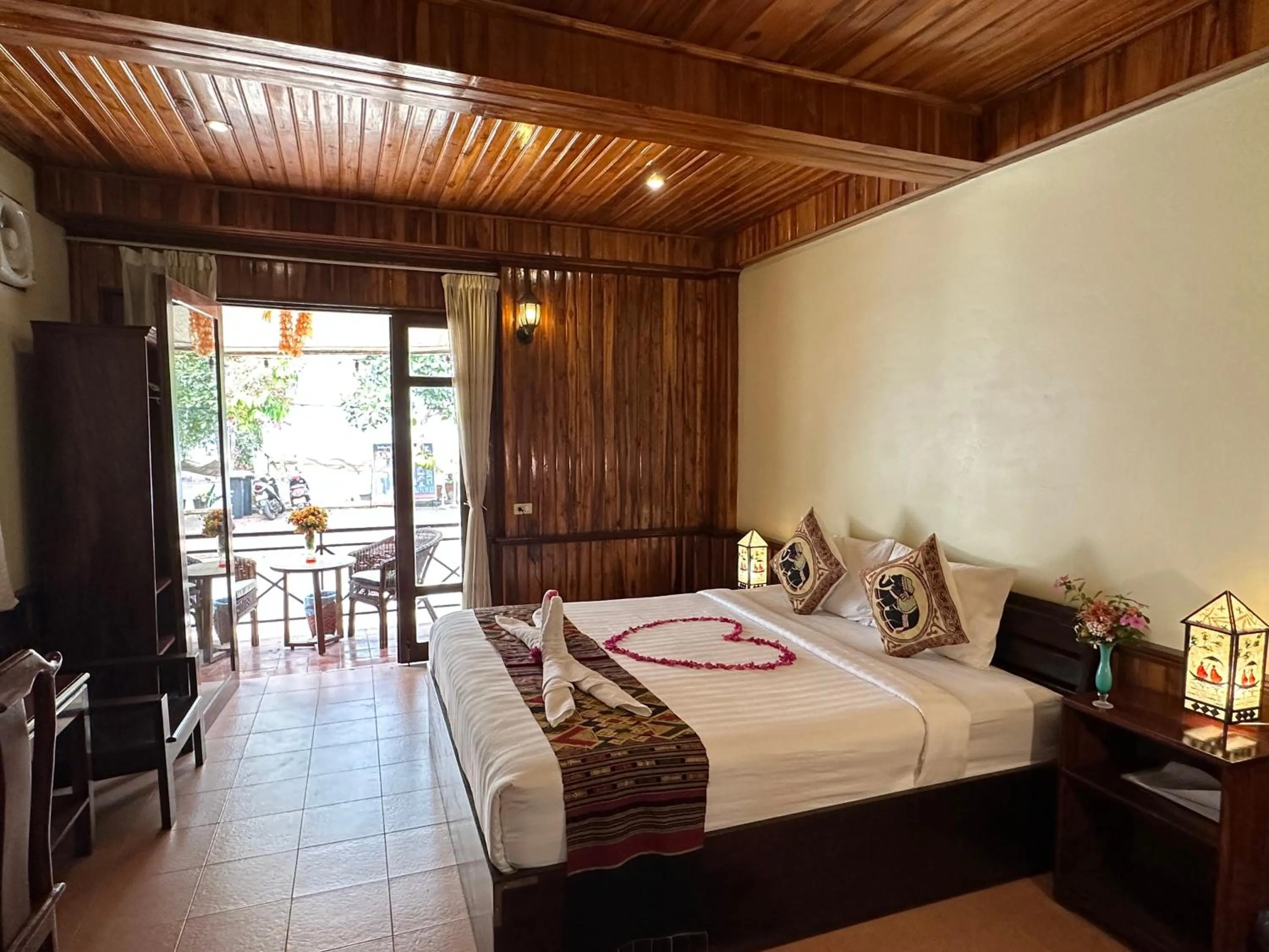 Bed in Villa Alounsavath Mekong Riverside