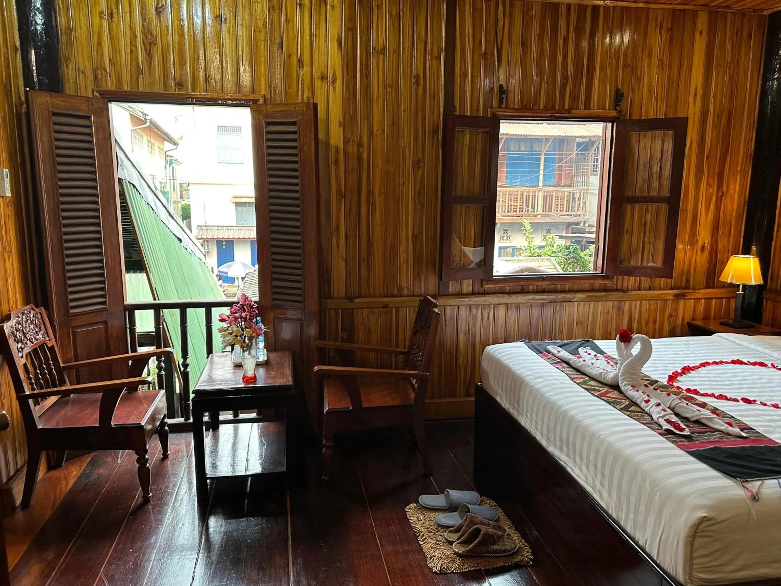 Bed in Villa Alounsavath Mekong Riverside