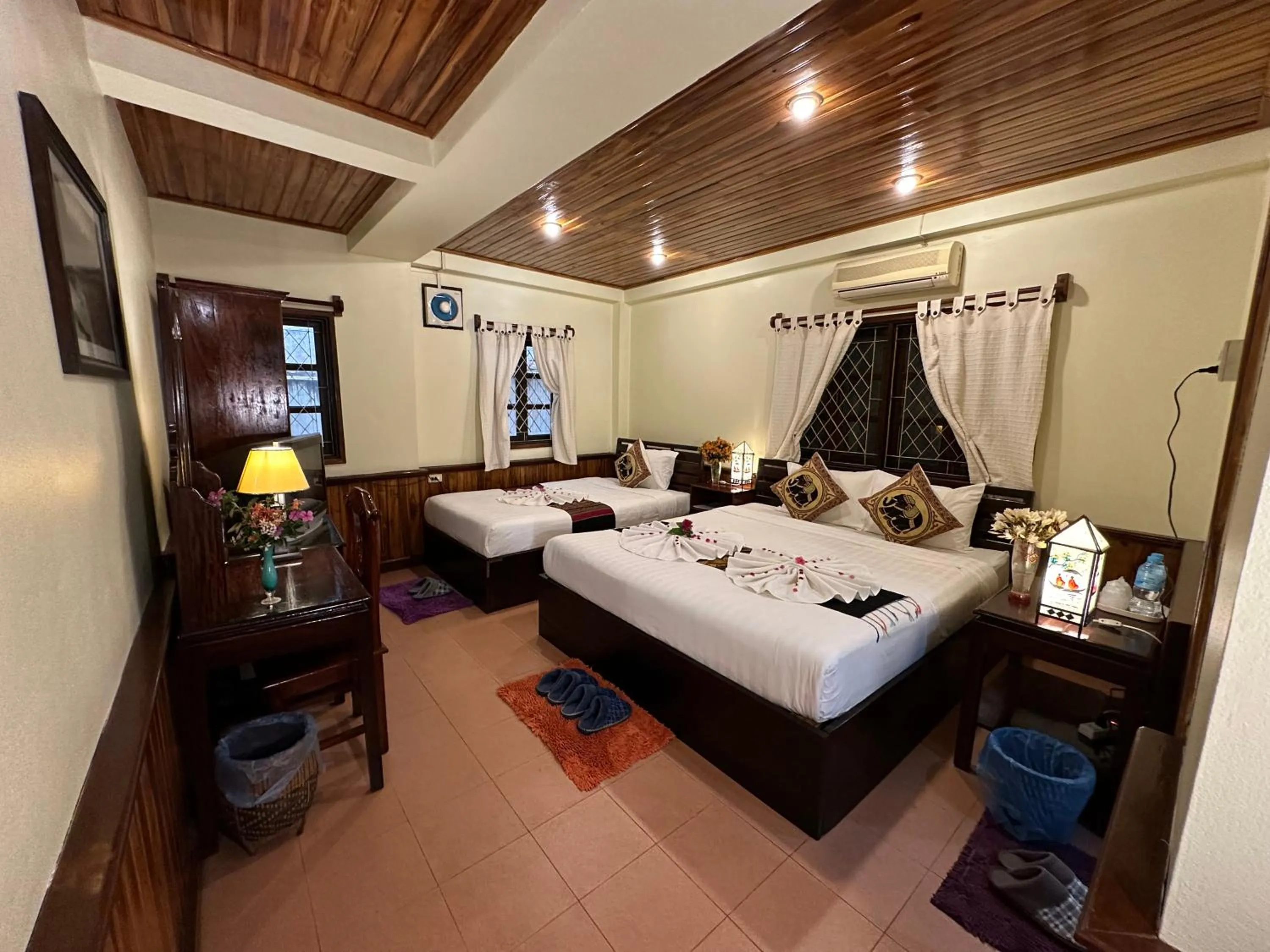 Bed in Villa Alounsavath Mekong Riverside