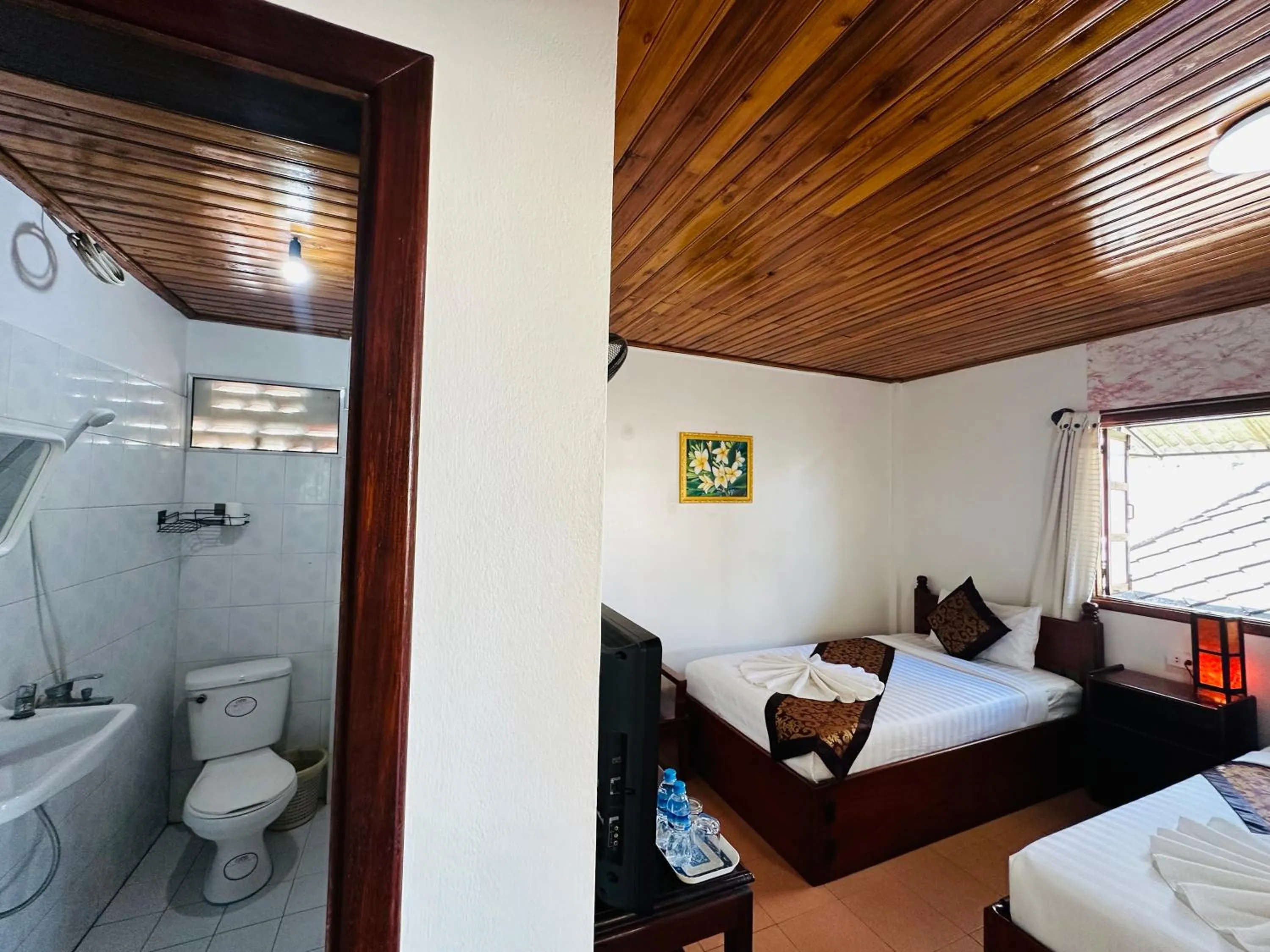 Toilet, Bed in Villa Alounsavath Mekong Riverside
