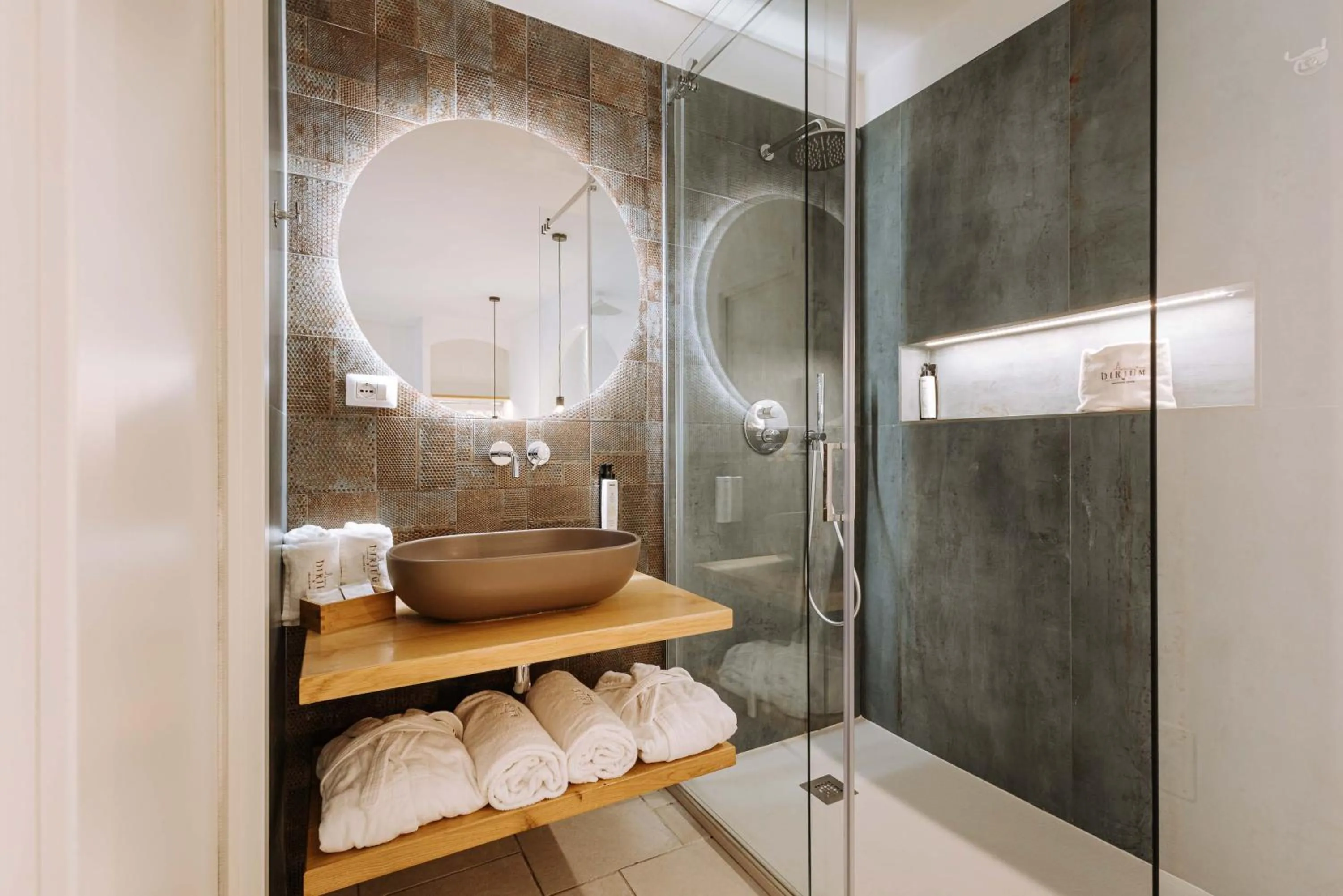 Shower in Dirium - exclusive rooms