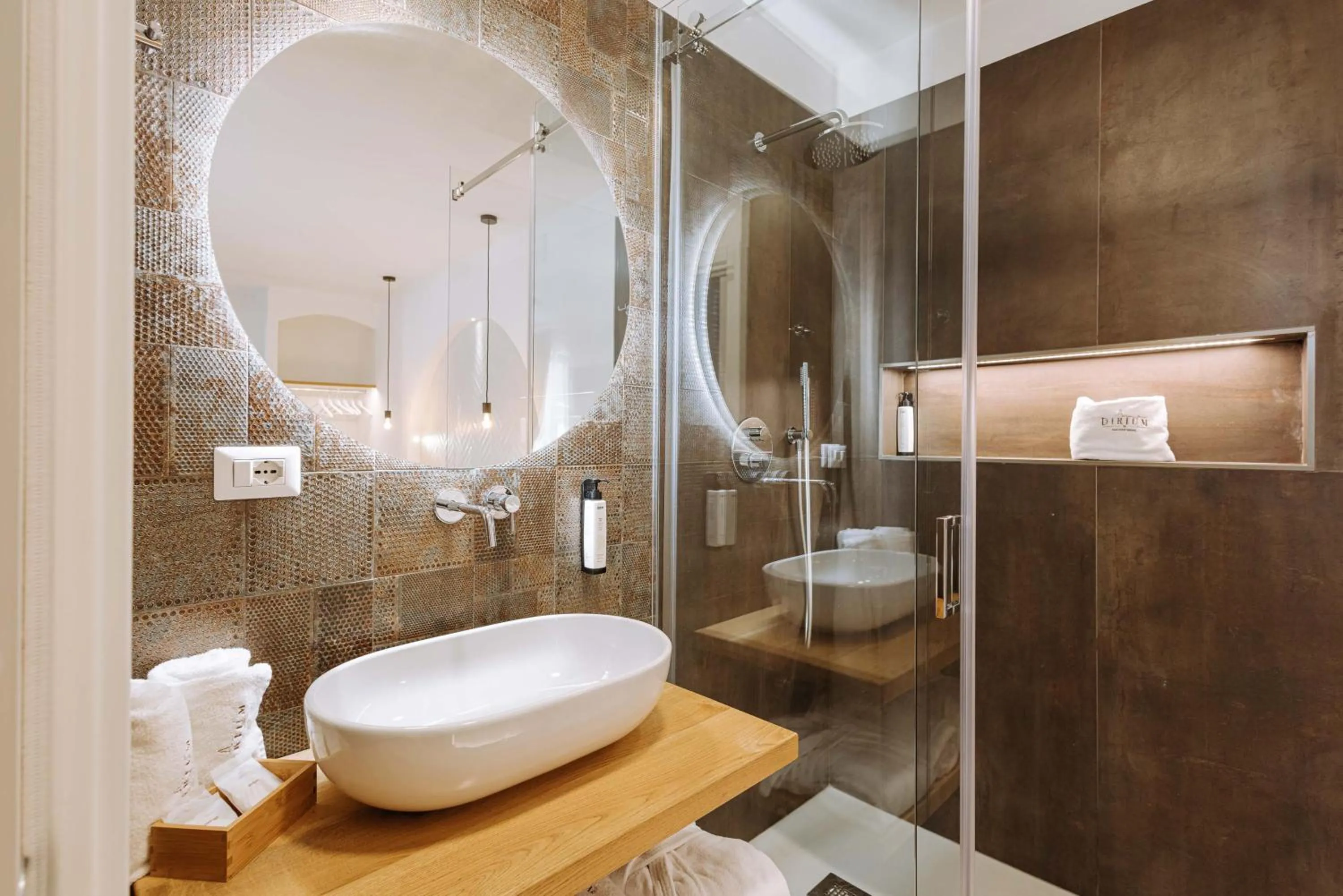 Shower in Dirium - exclusive rooms