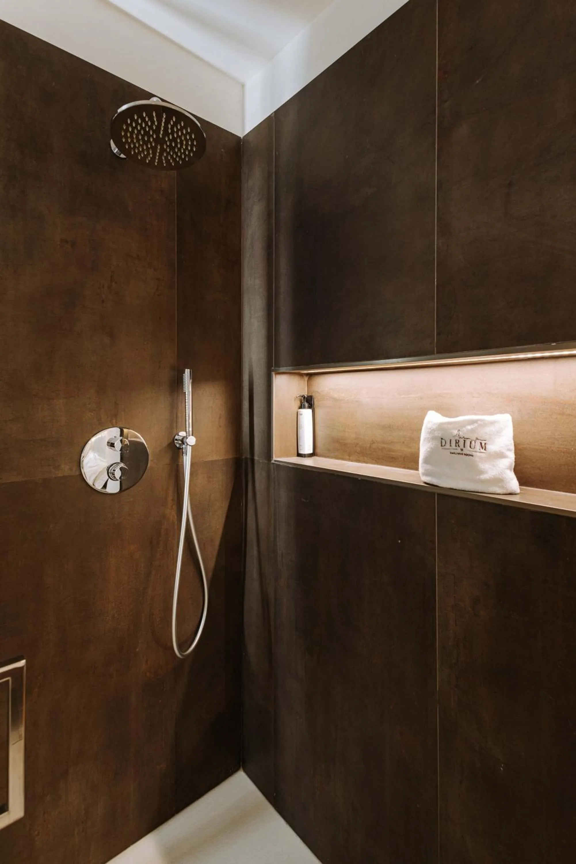 Shower in Dirium - exclusive rooms