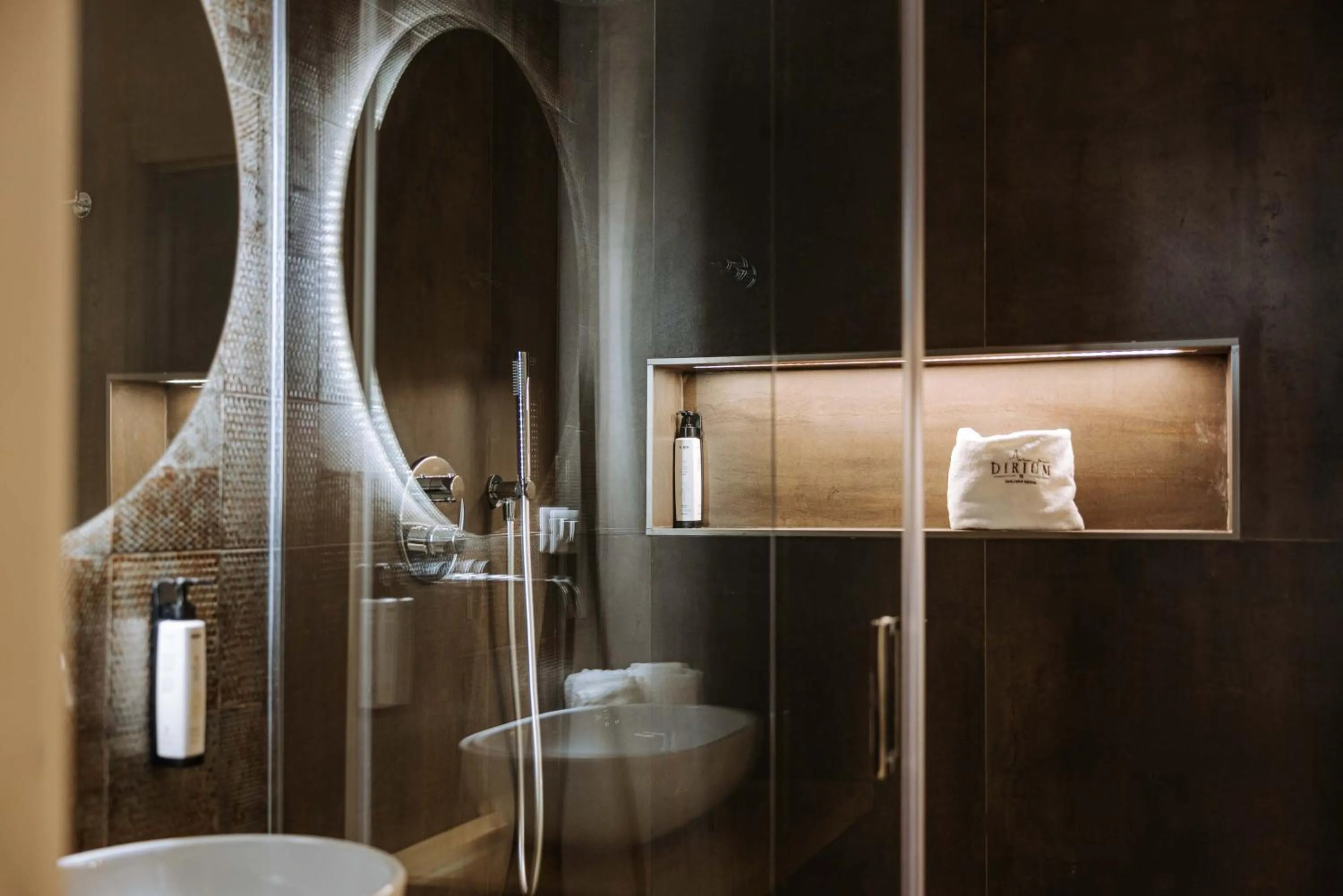 Shower in Dirium - exclusive rooms