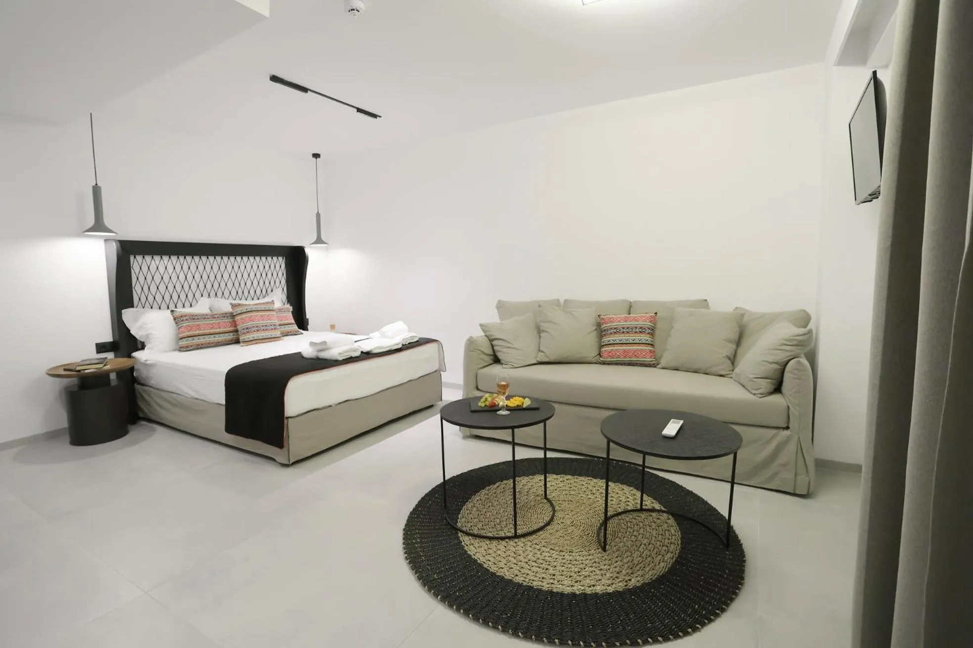 TV and multimedia, Bed in Yianna Hotel