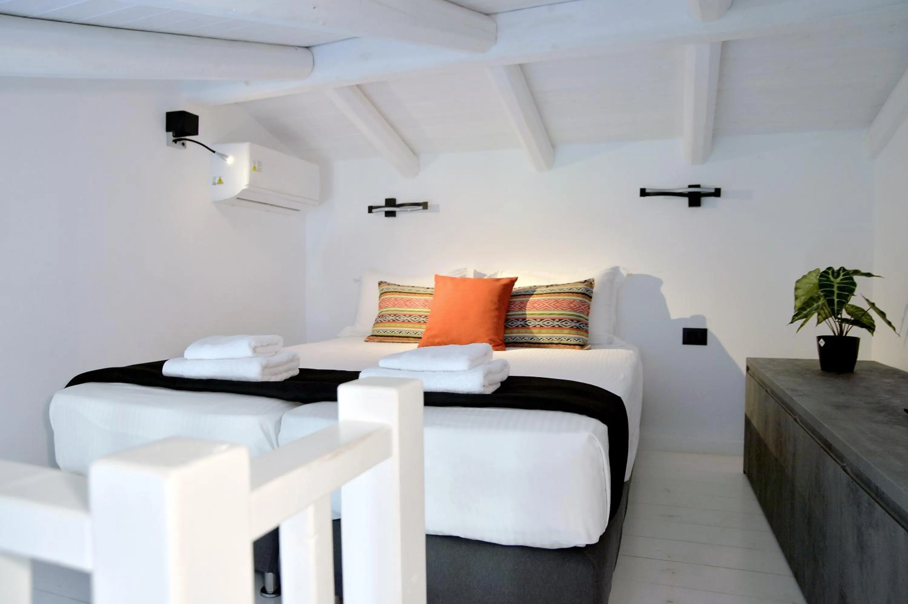 Bedroom, Bed in Yianna Hotel