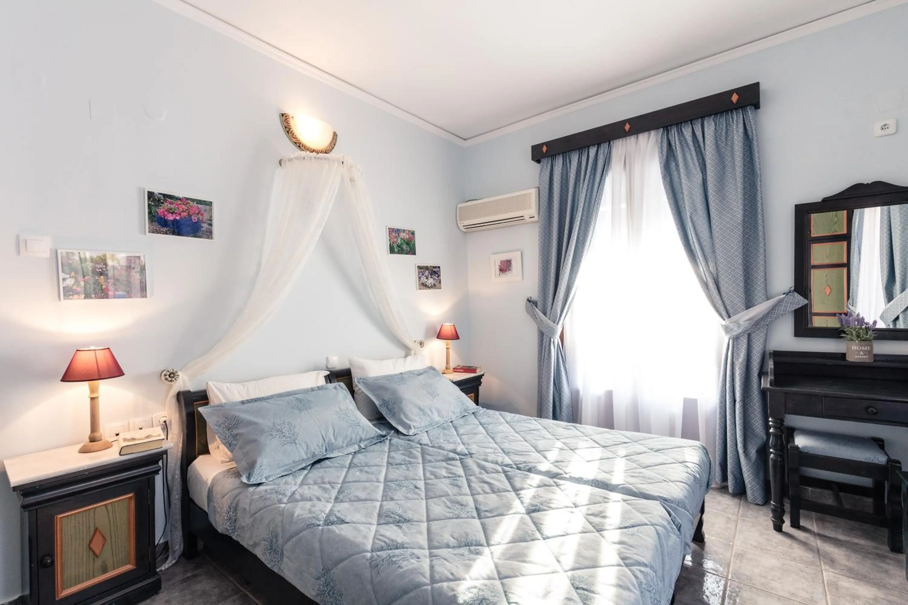 Photo of the whole room, Bed in Yianna Hotel