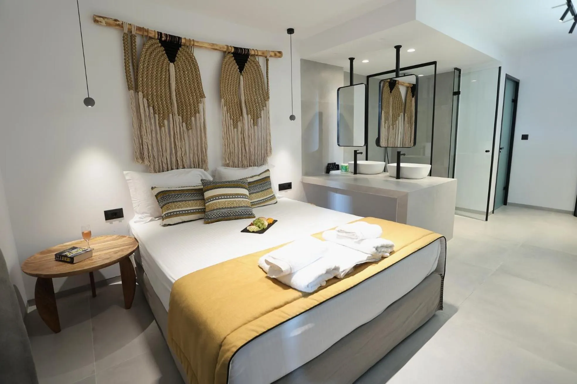 Bedroom, Bed in Yianna Hotel