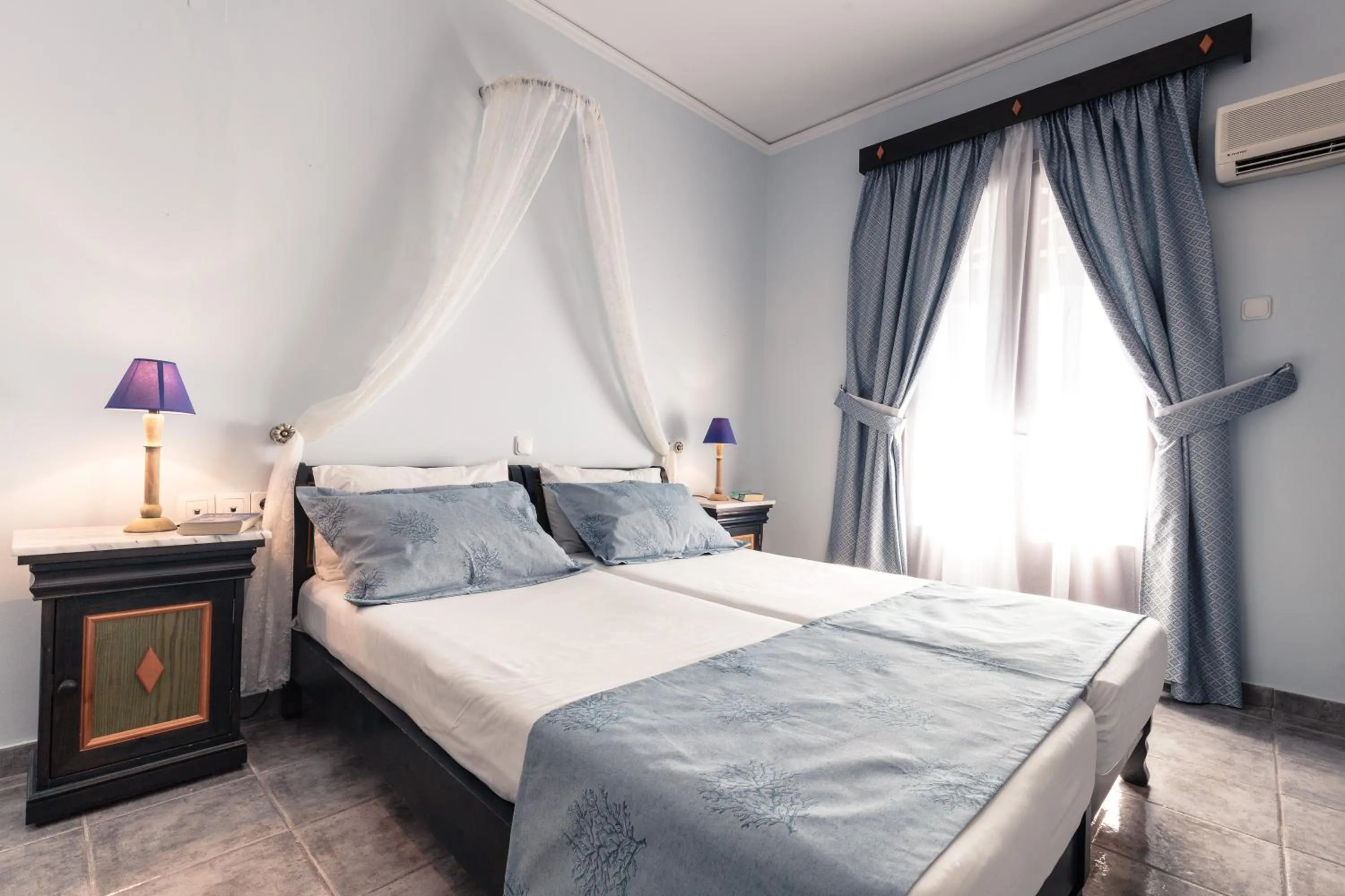 Bedroom, Bed in Yianna Hotel