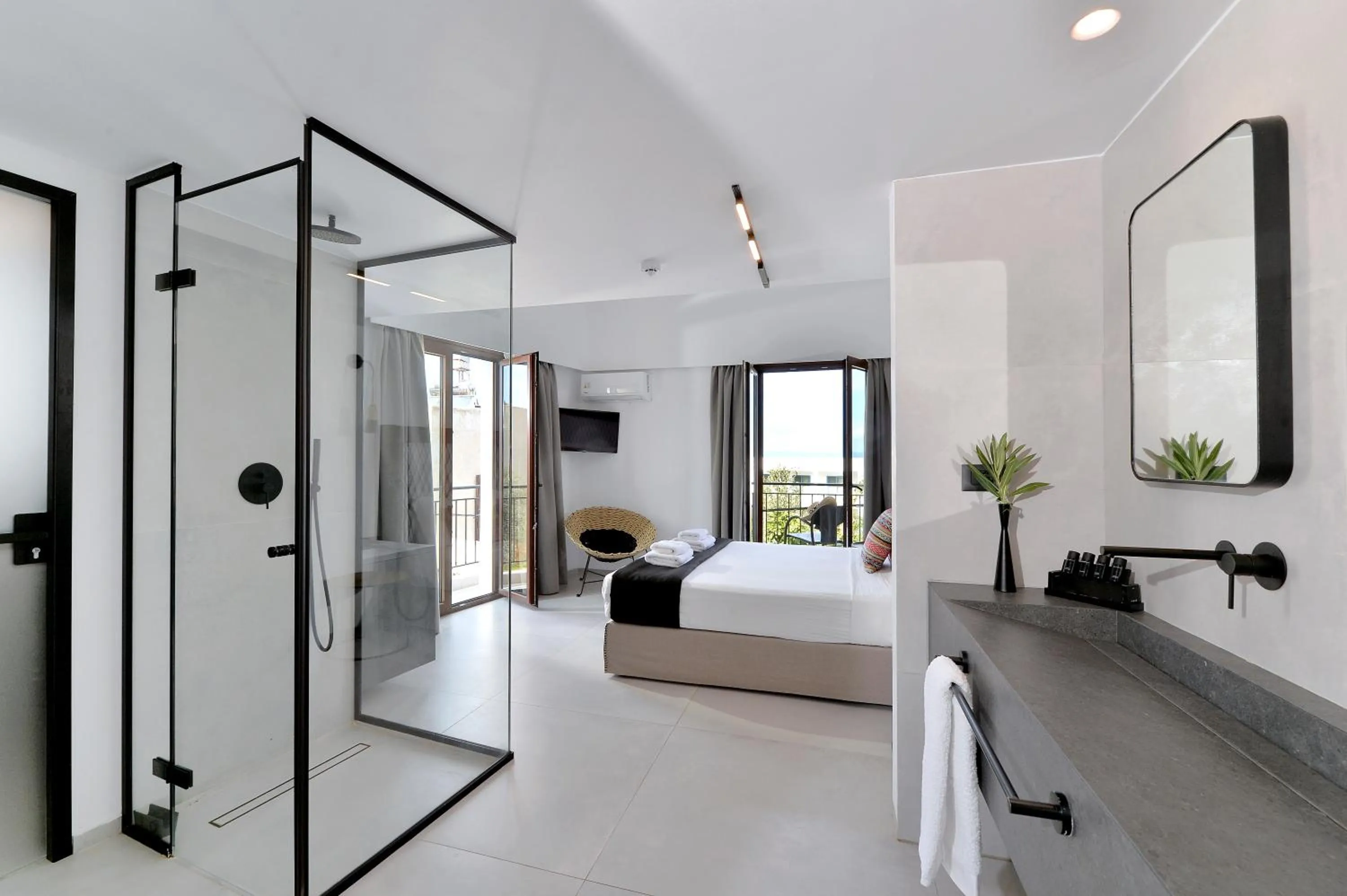 Photo of the whole room, Bed in Yianna Hotel