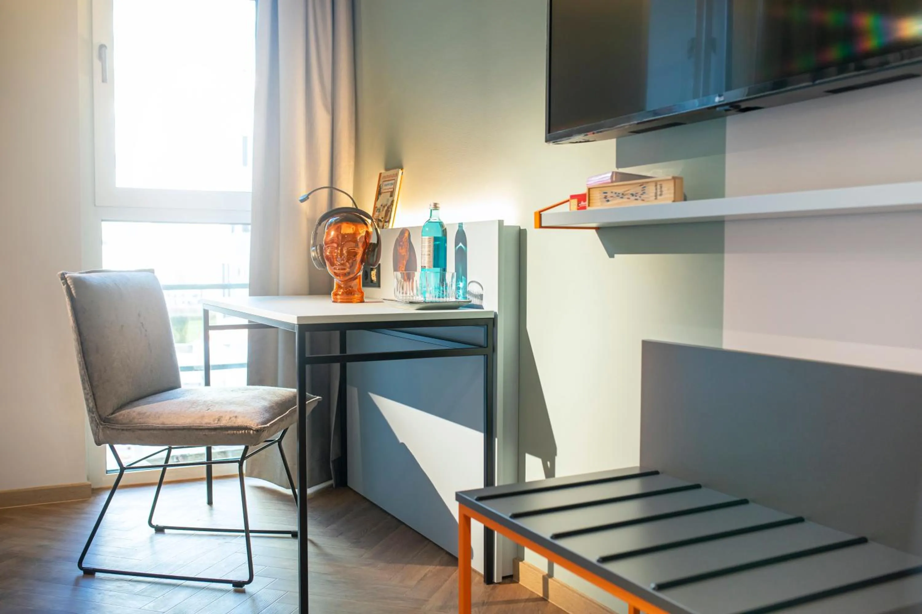 Photo of the whole room in LOGINN Hotel Waiblingen