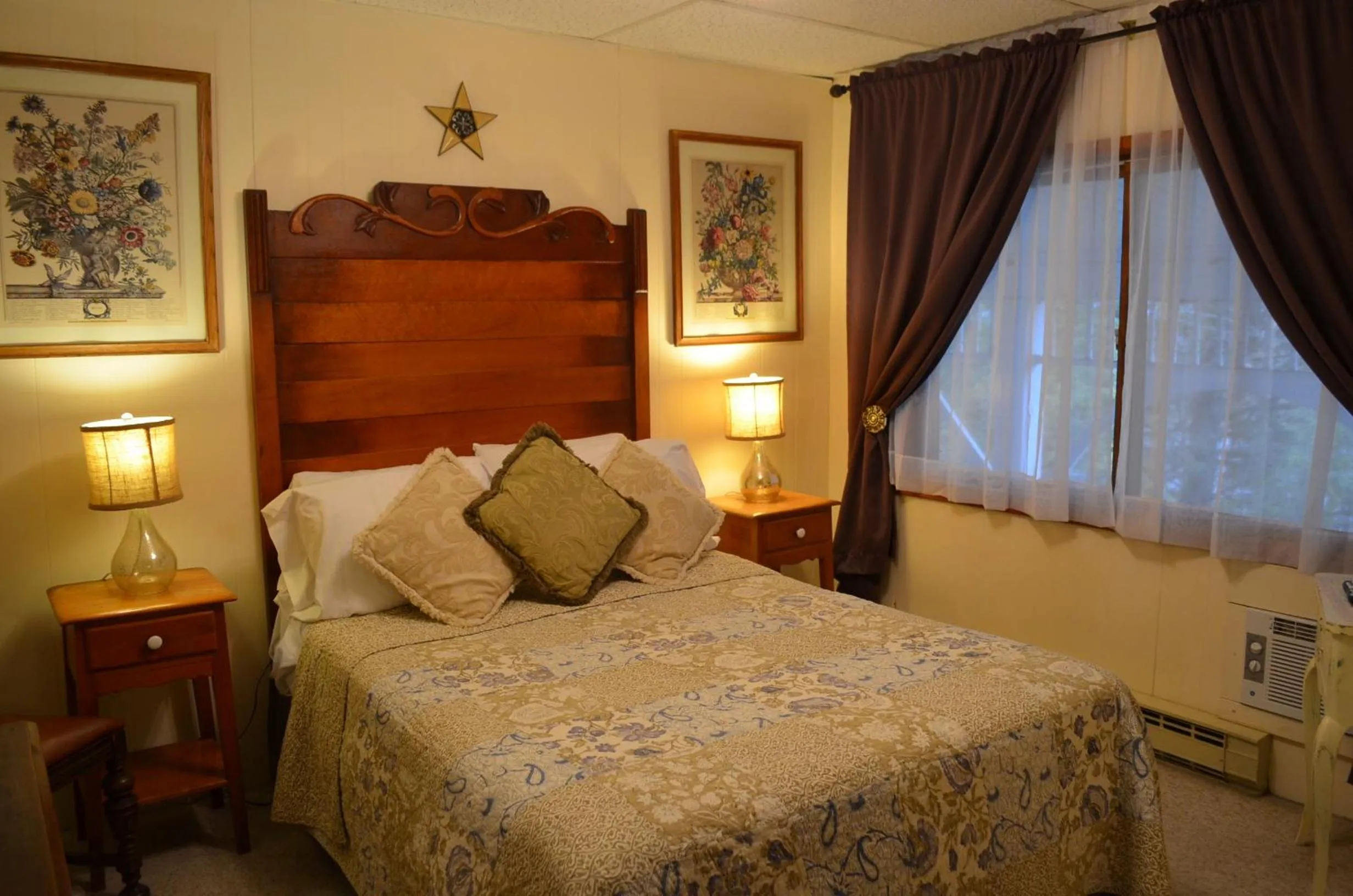 Bedroom, Bed in The Bavarian Manor Hotel