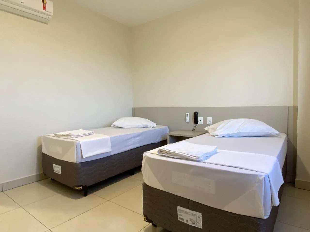 Photo of the whole room, Bed in San Martin Hotel