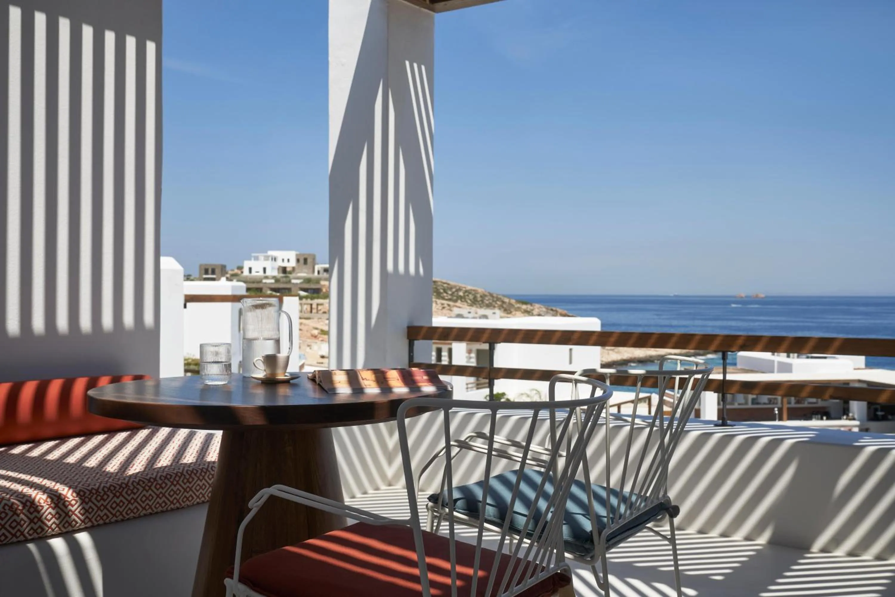 Photo of the whole room in Andronis Minois