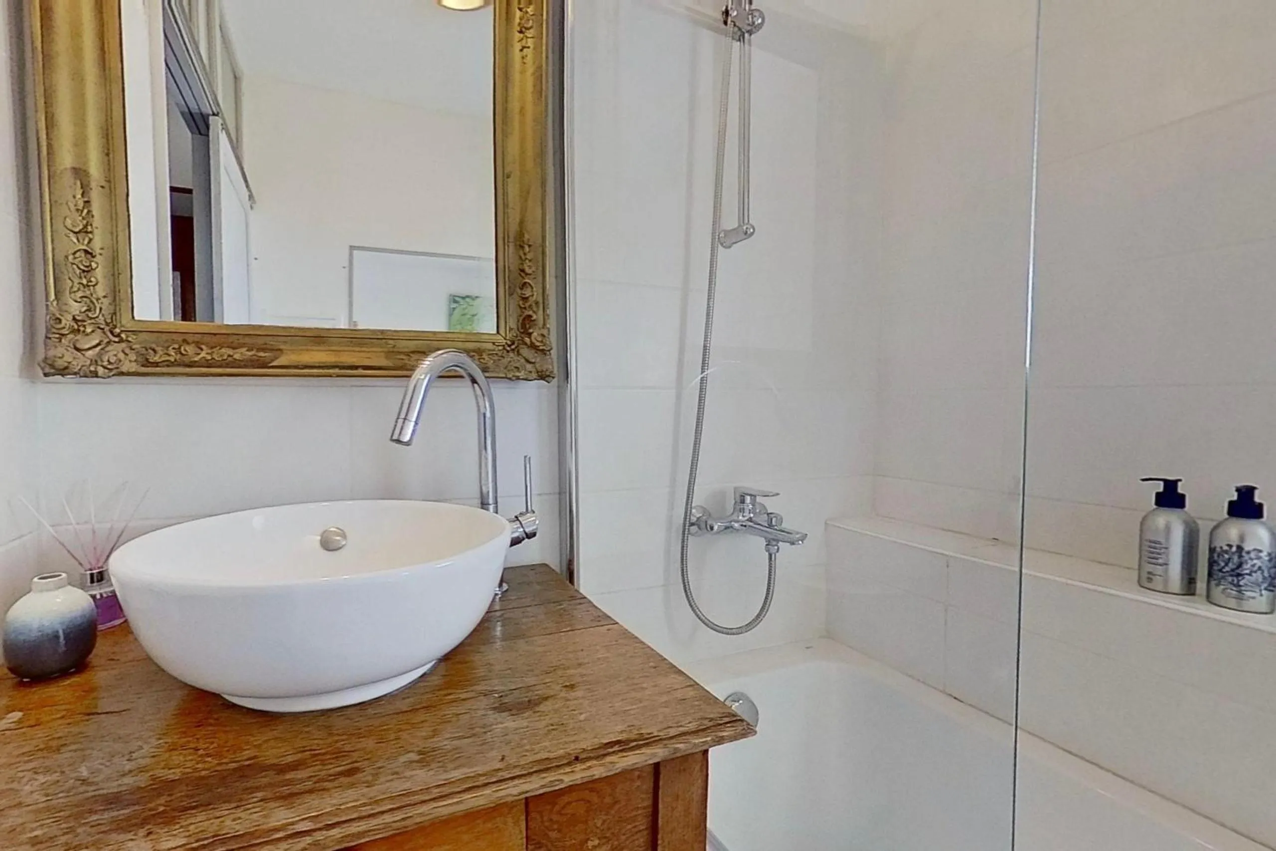 Bathroom in Les 2 Drôles d'Oiseaux