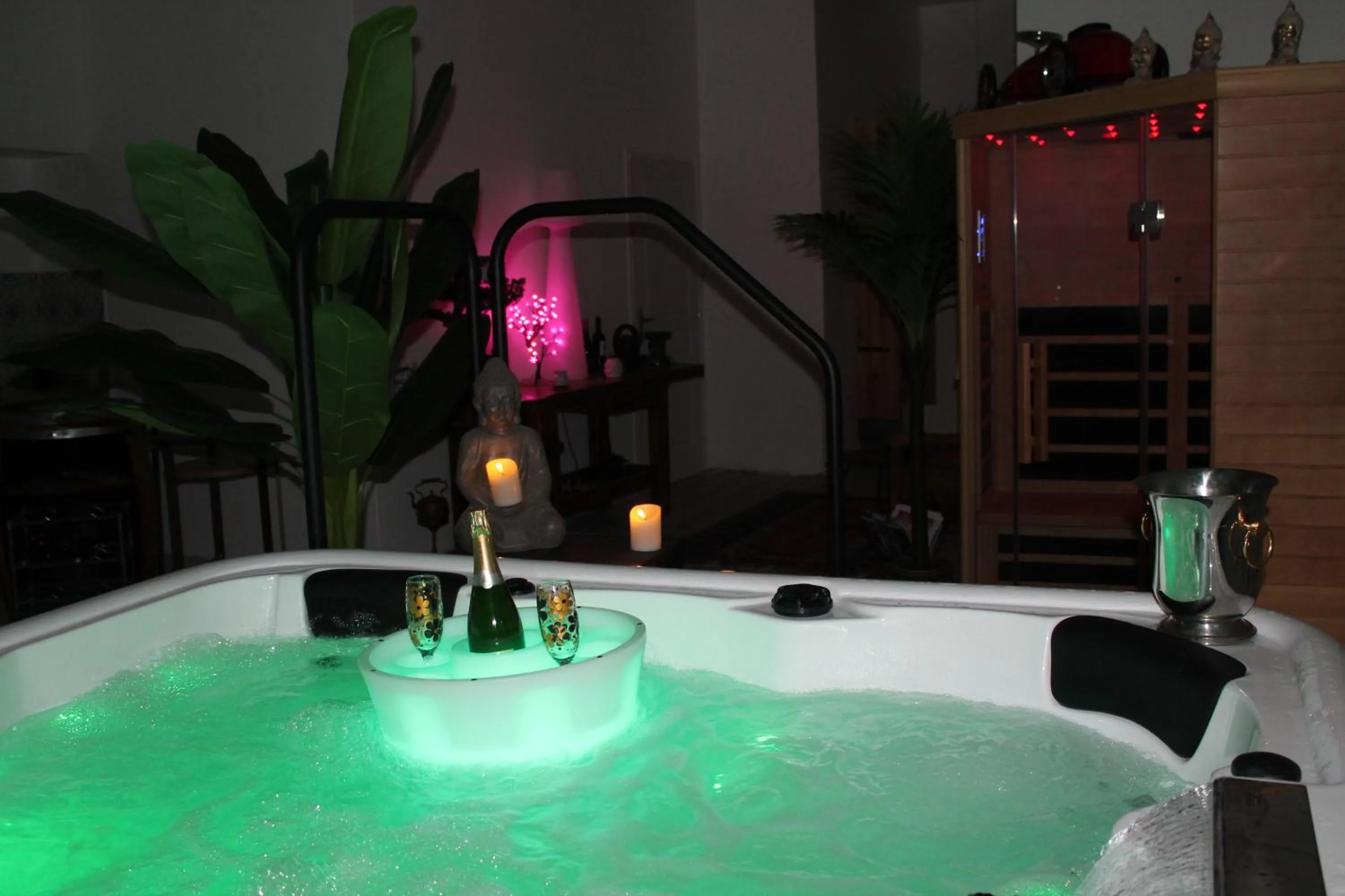 Spa and wellness centre/facilities in Les 2 Drôles d'Oiseaux