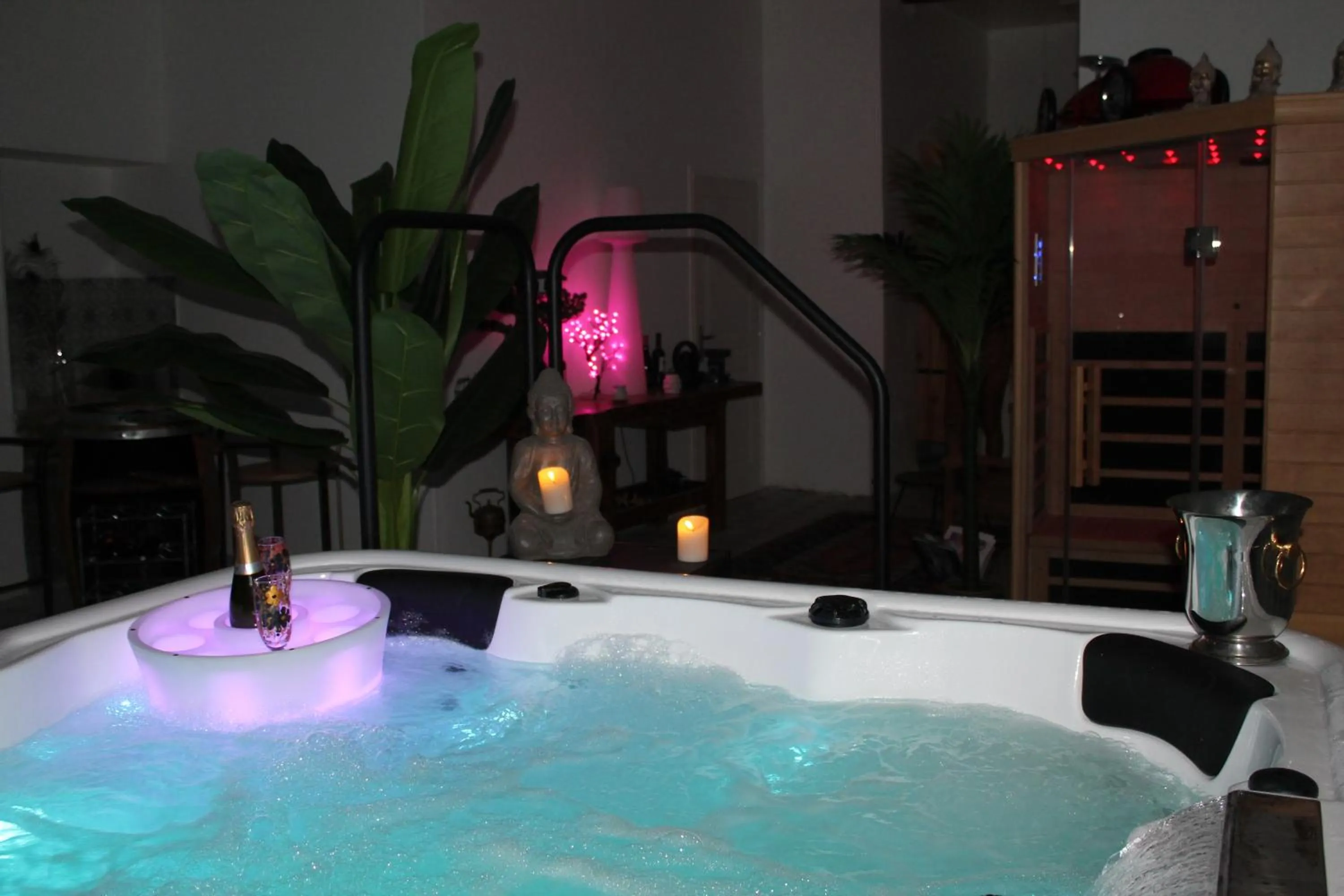 Spa and wellness centre/facilities in Les 2 Drôles d'Oiseaux