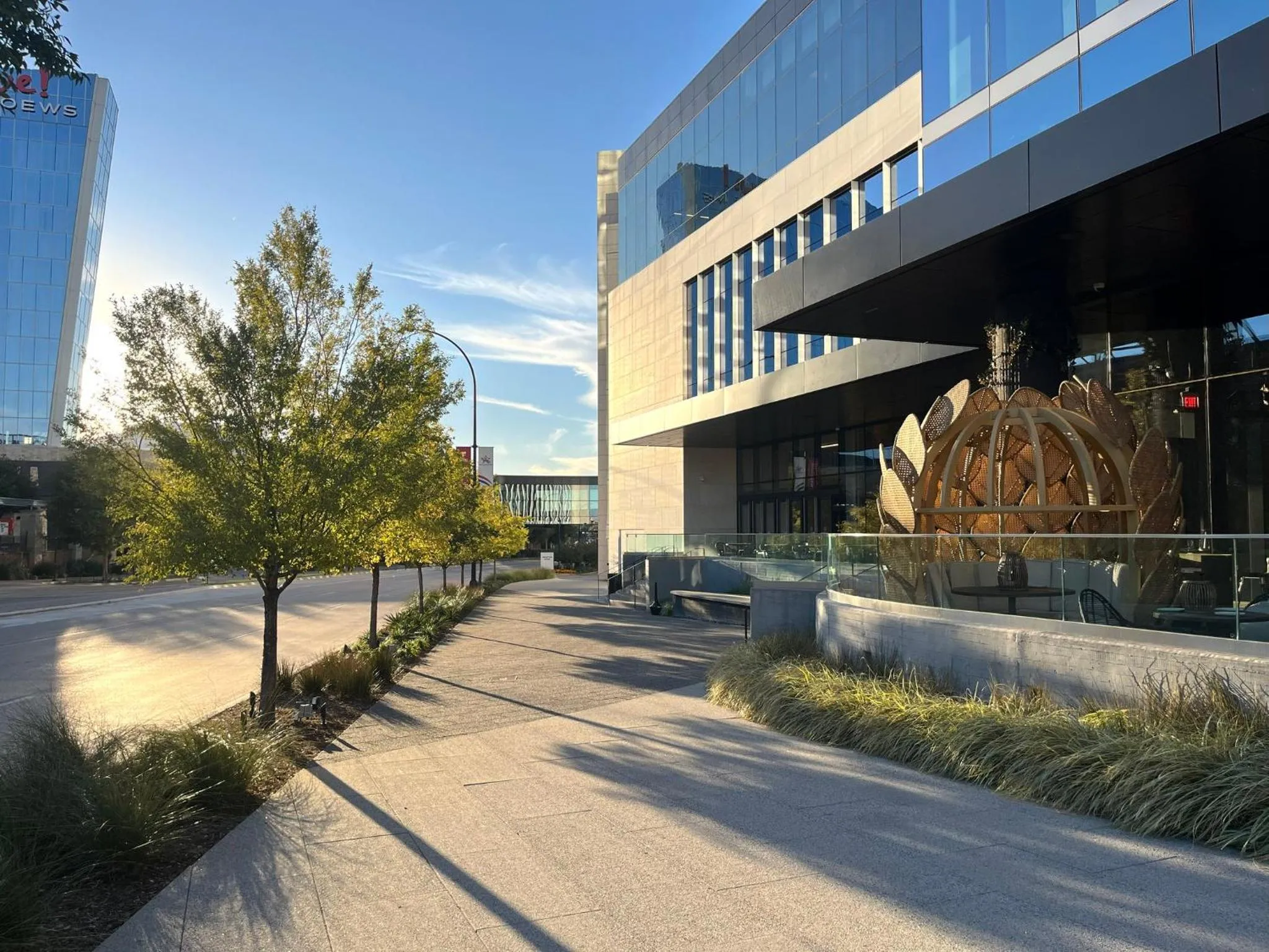 Restaurant/places to eat in Loews Arlington Hotel