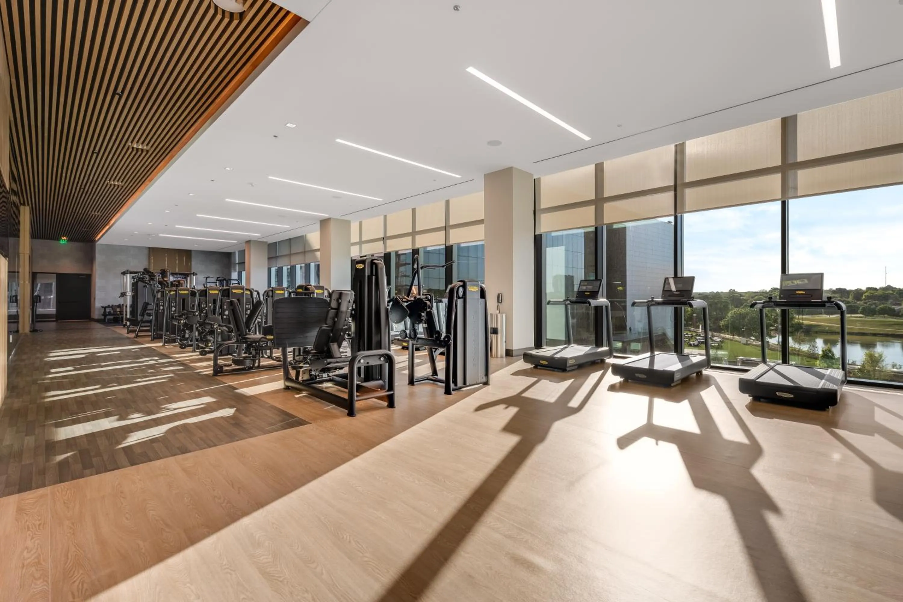 Fitness centre/facilities in Loews Arlington Hotel