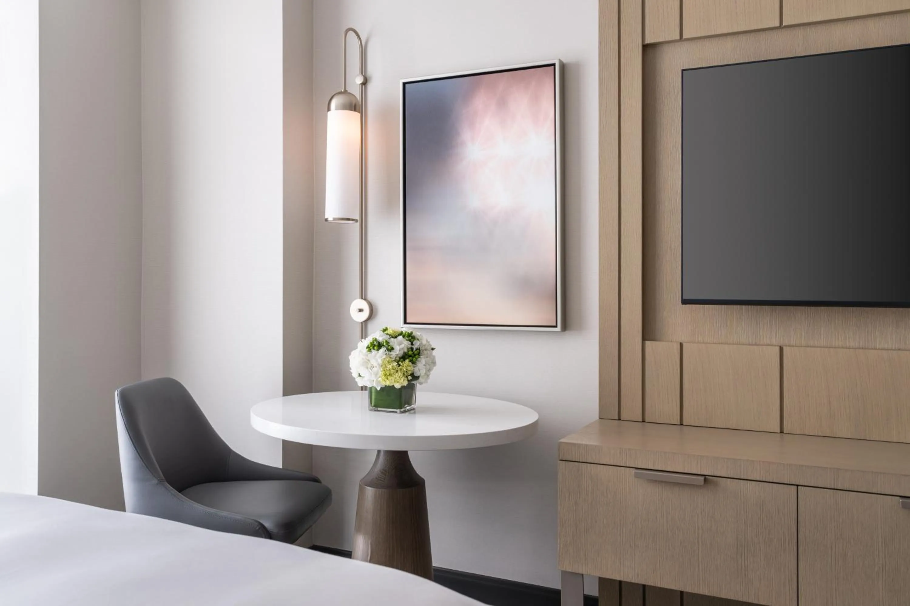 TV and multimedia, Bed in Loews Arlington Hotel