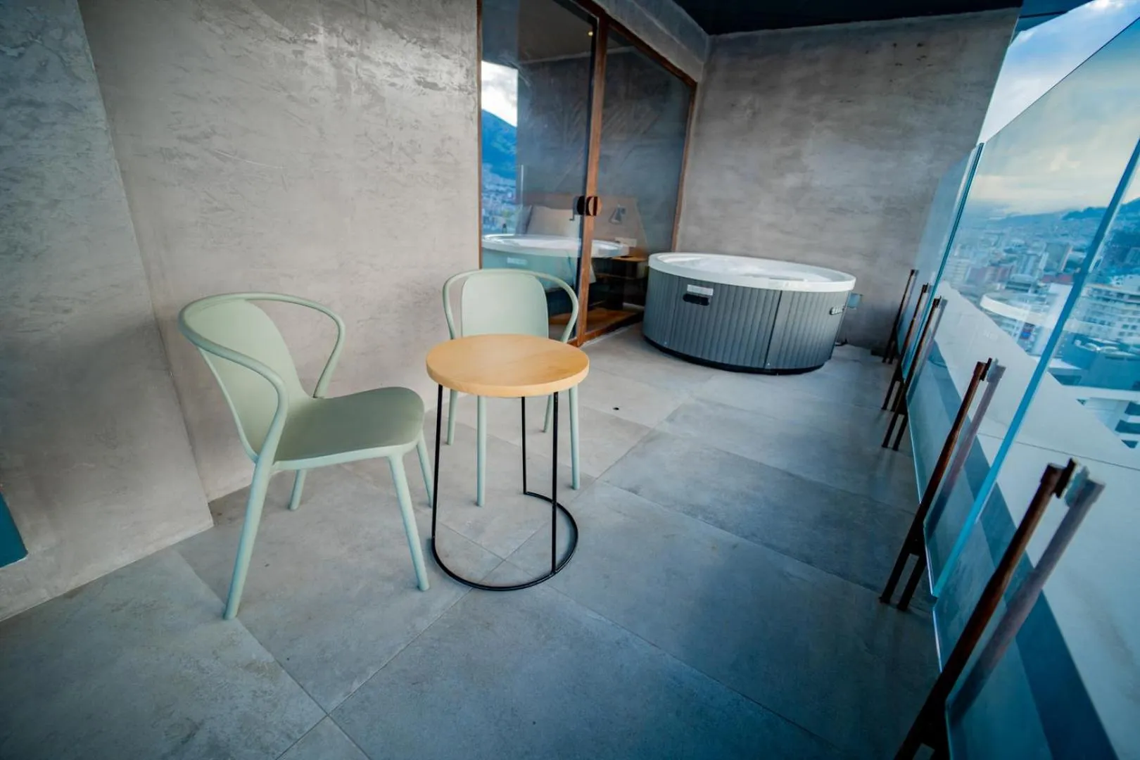 Hot Tub in GO Quito Hotel