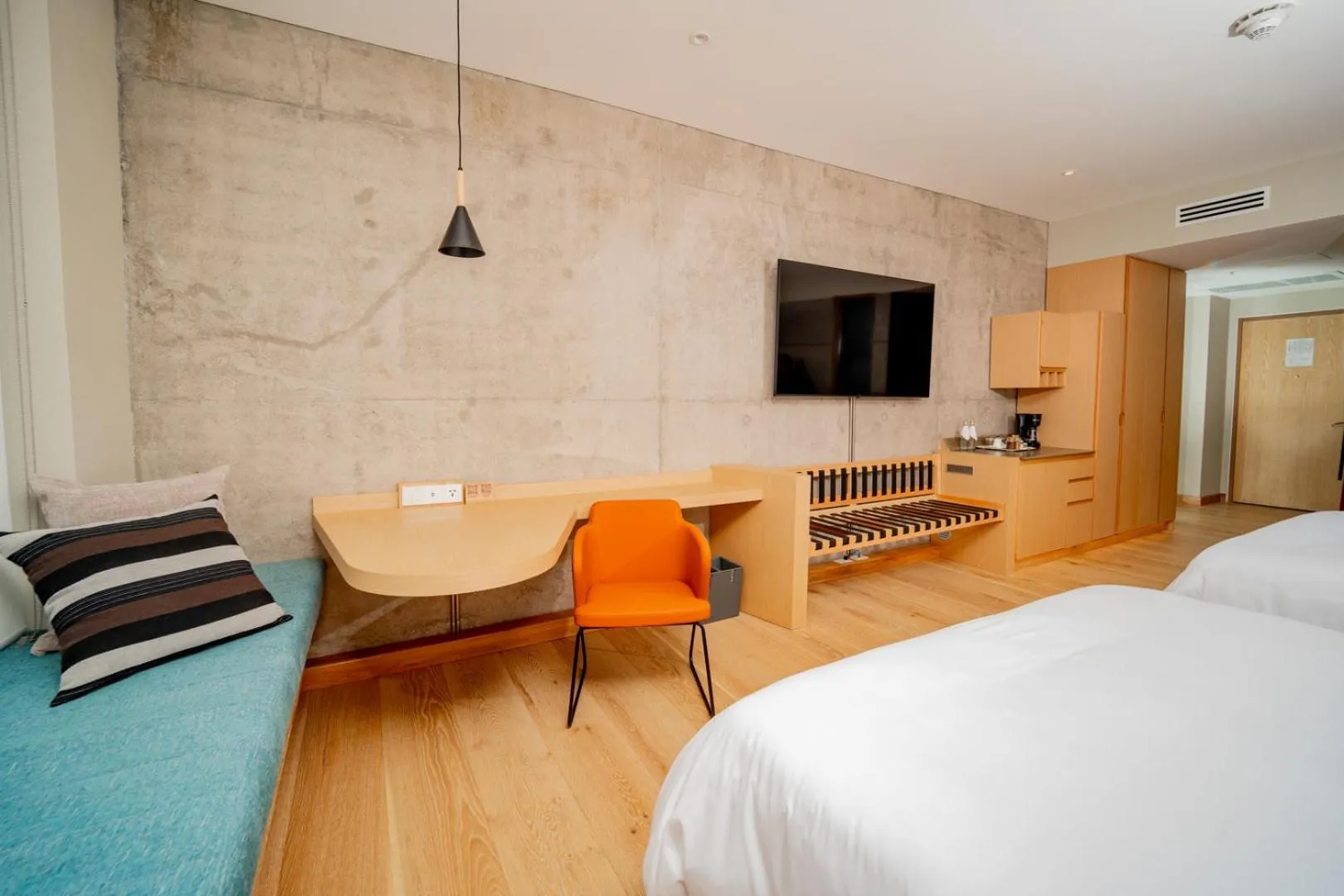 Photo of the whole room, Bed in GO Quito Hotel