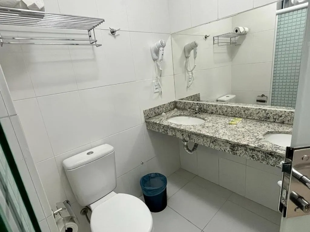 Toilet in Spazzio diRoma Com Parque Acqua Park Diroma Incluso