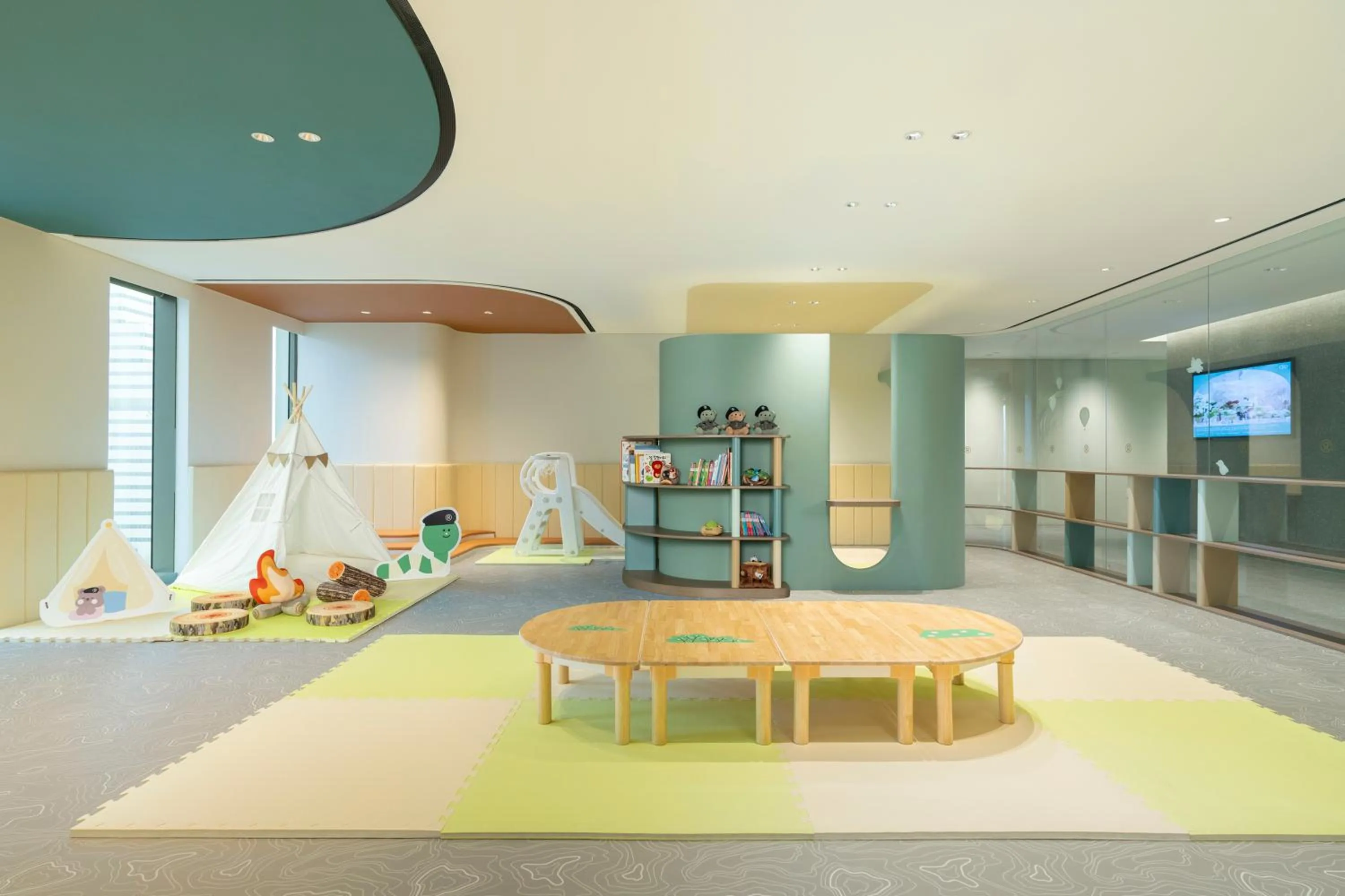 Communal lounge/ TV room in Nine Tree Premier ROKAUS Hotel Seoul Yongsan