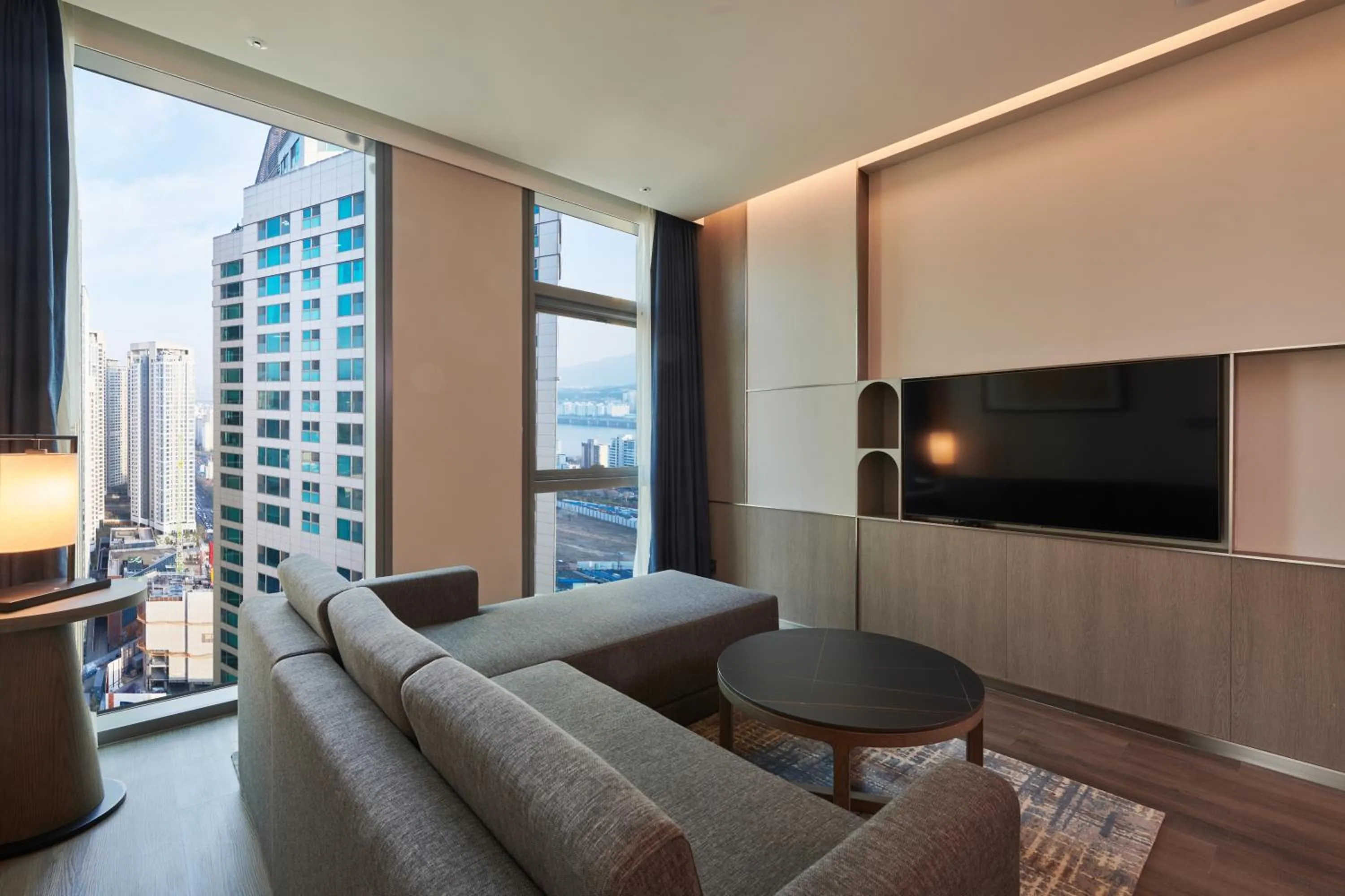 TV and multimedia in Nine Tree Premier ROKAUS Hotel Seoul Yongsan