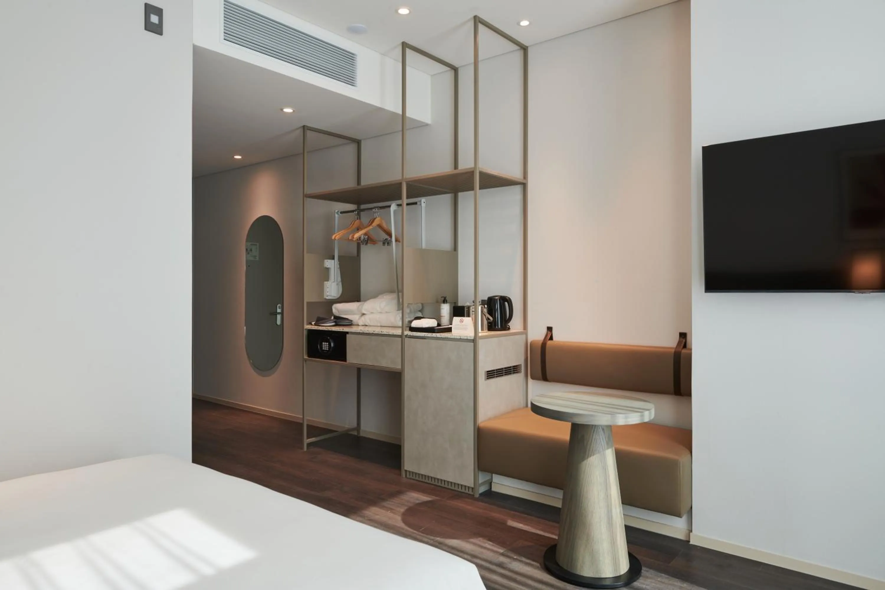 Photo of the whole room, Bed in Nine Tree Premier ROKAUS Hotel Seoul Yongsan