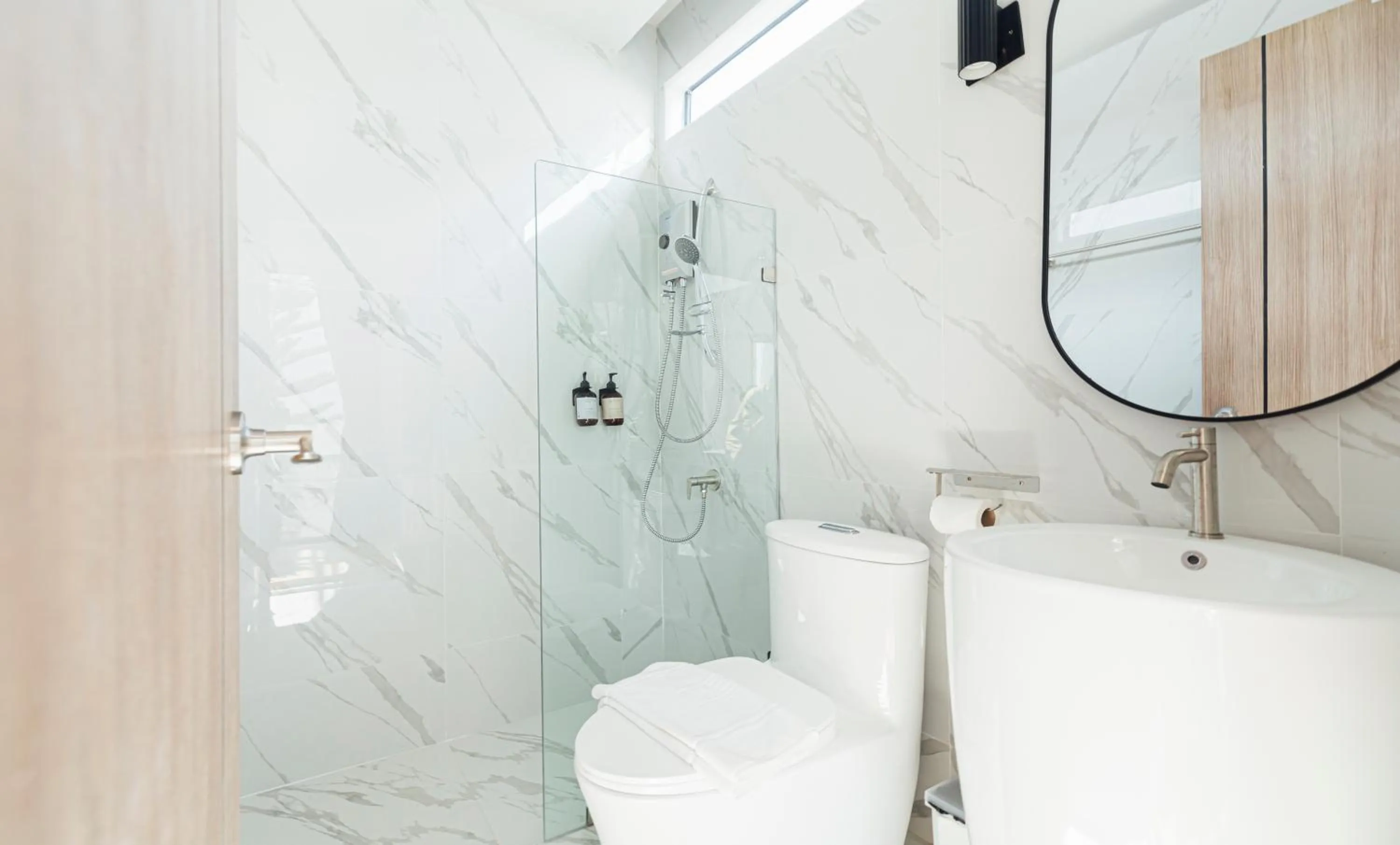 Shower in Sea Season Pool Villa Pattaya