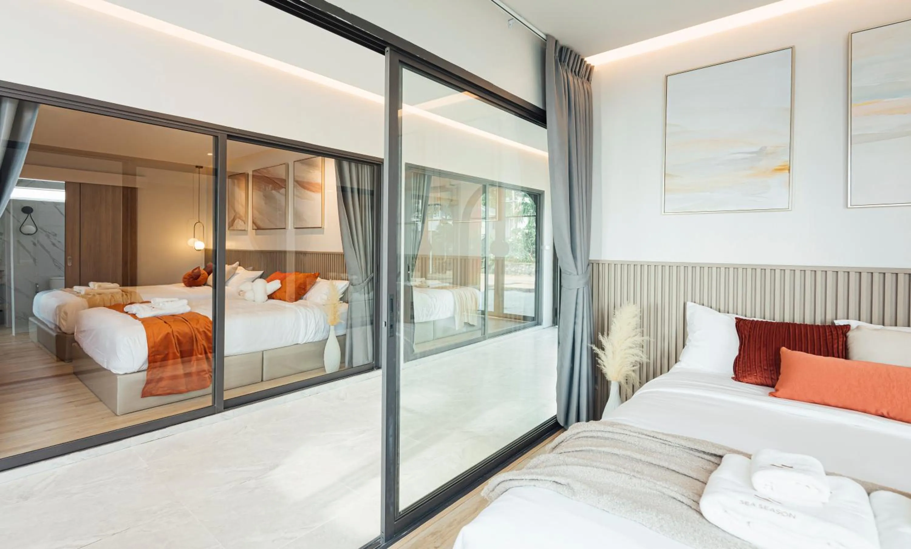 Bed in Sea Season Pool Villa Pattaya
