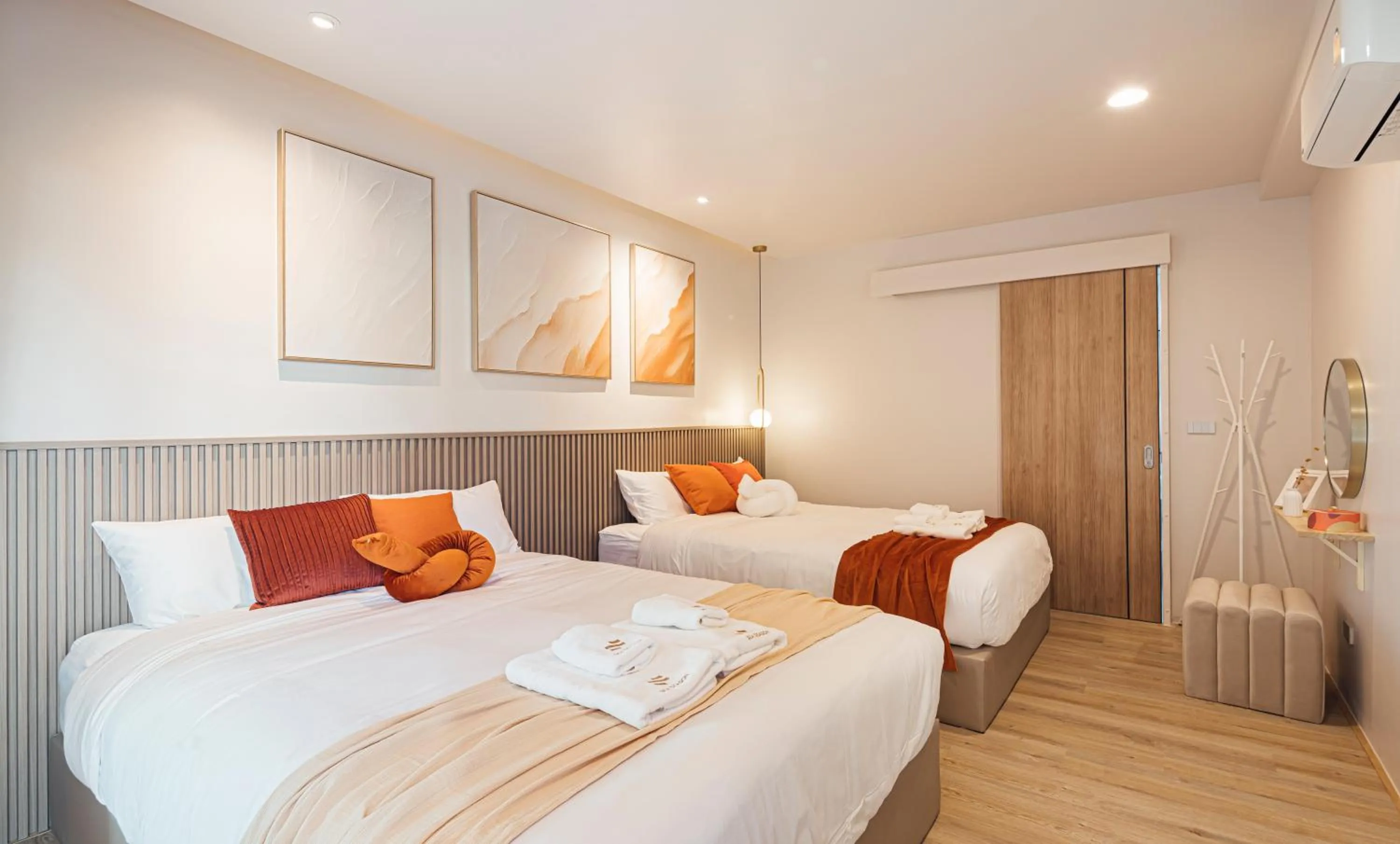 Bed in Sea Season Pool Villa Pattaya